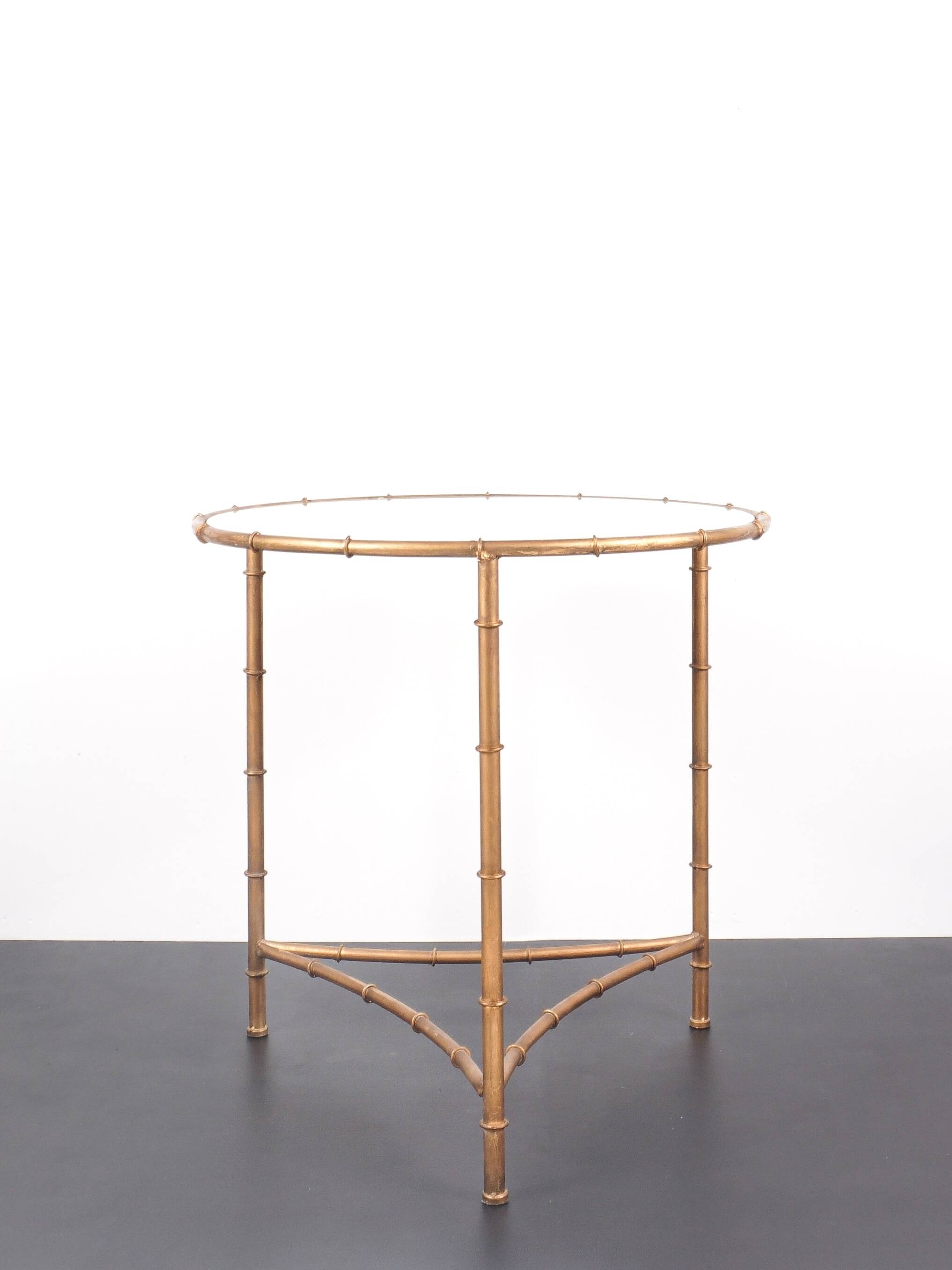 Vintage table / side table in gold metal with a mirrored top.