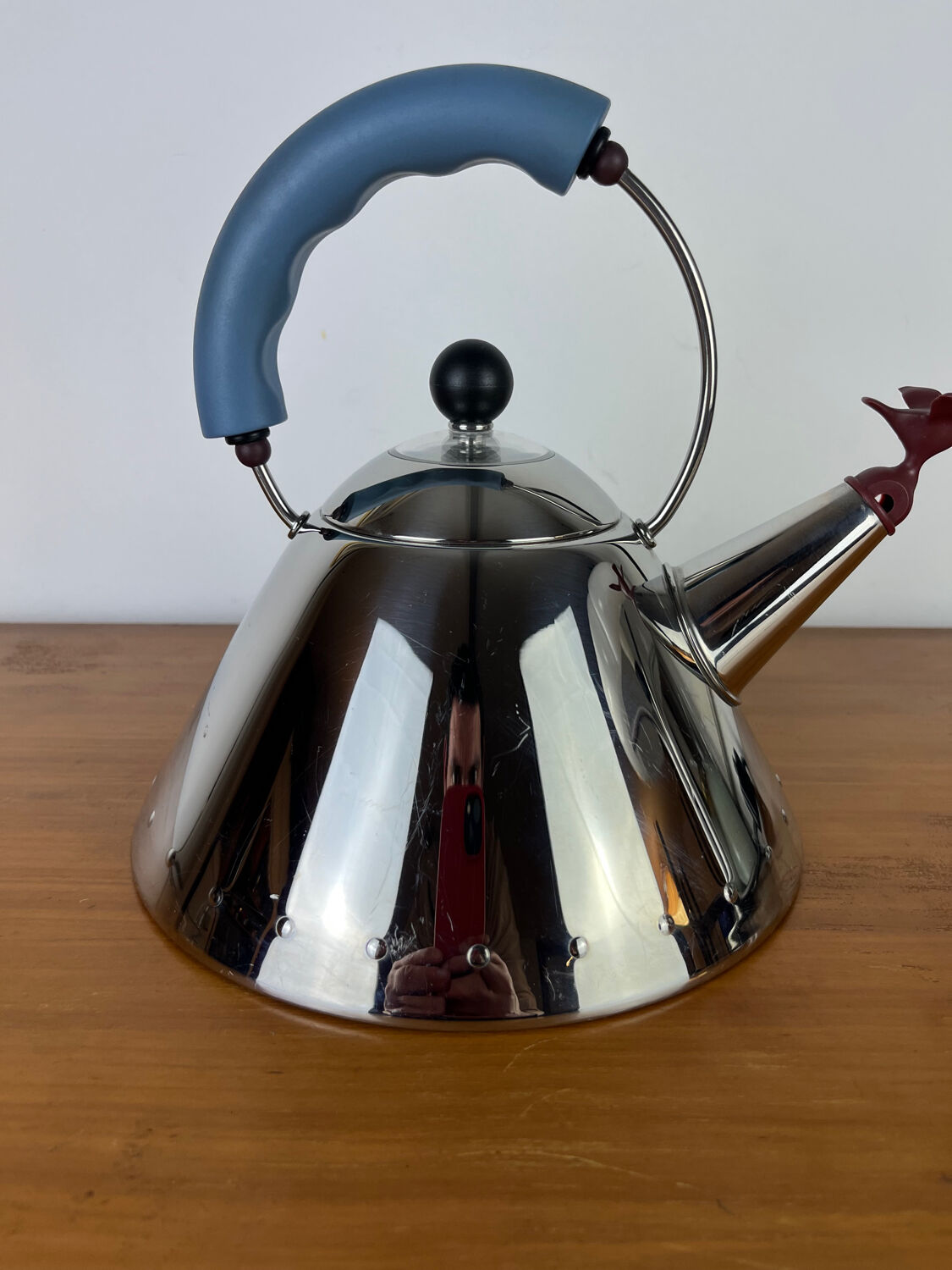 Alessi 9093 kettle by Michel Graves