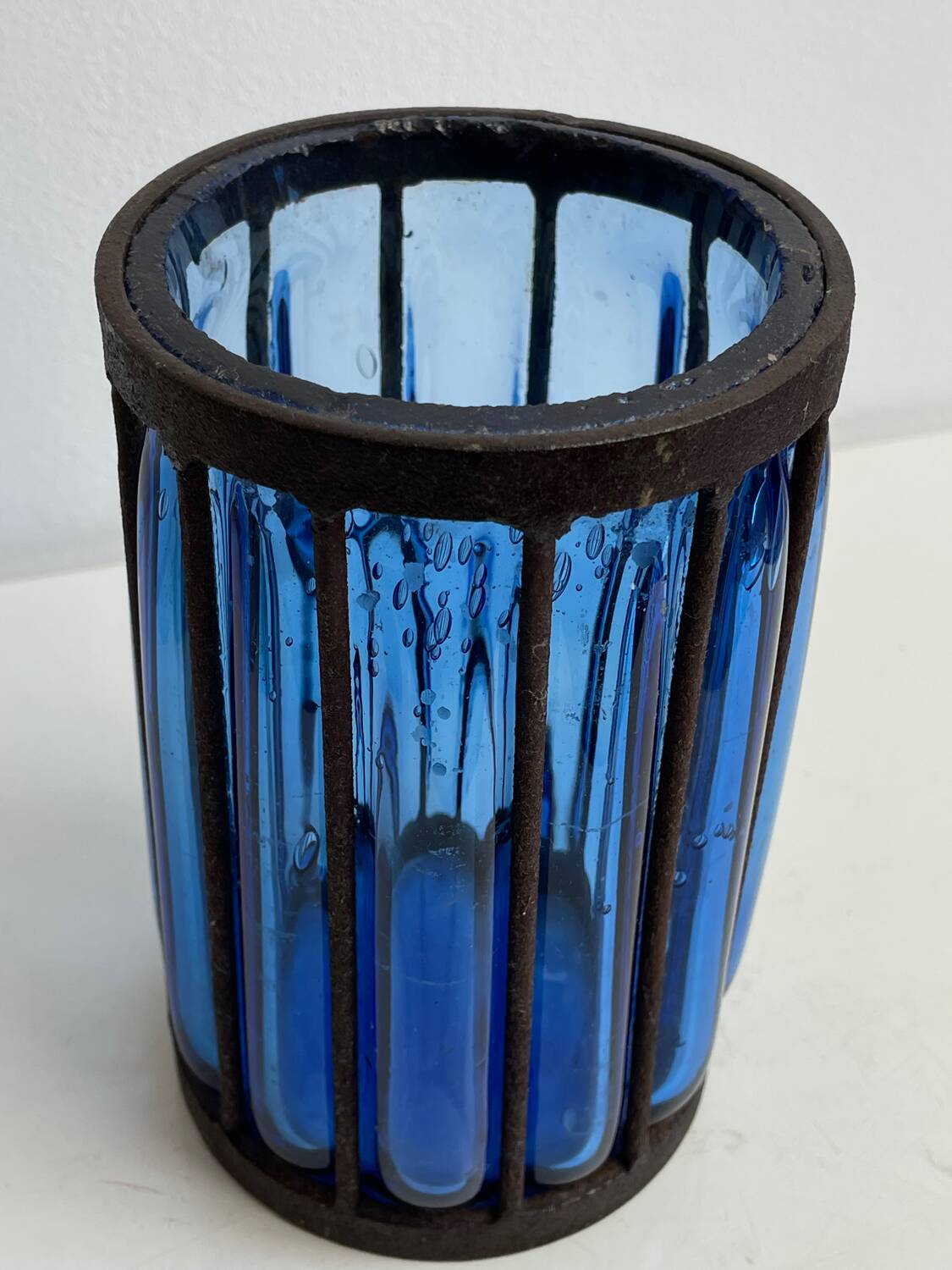 Vase en verre soufflé enchâssé