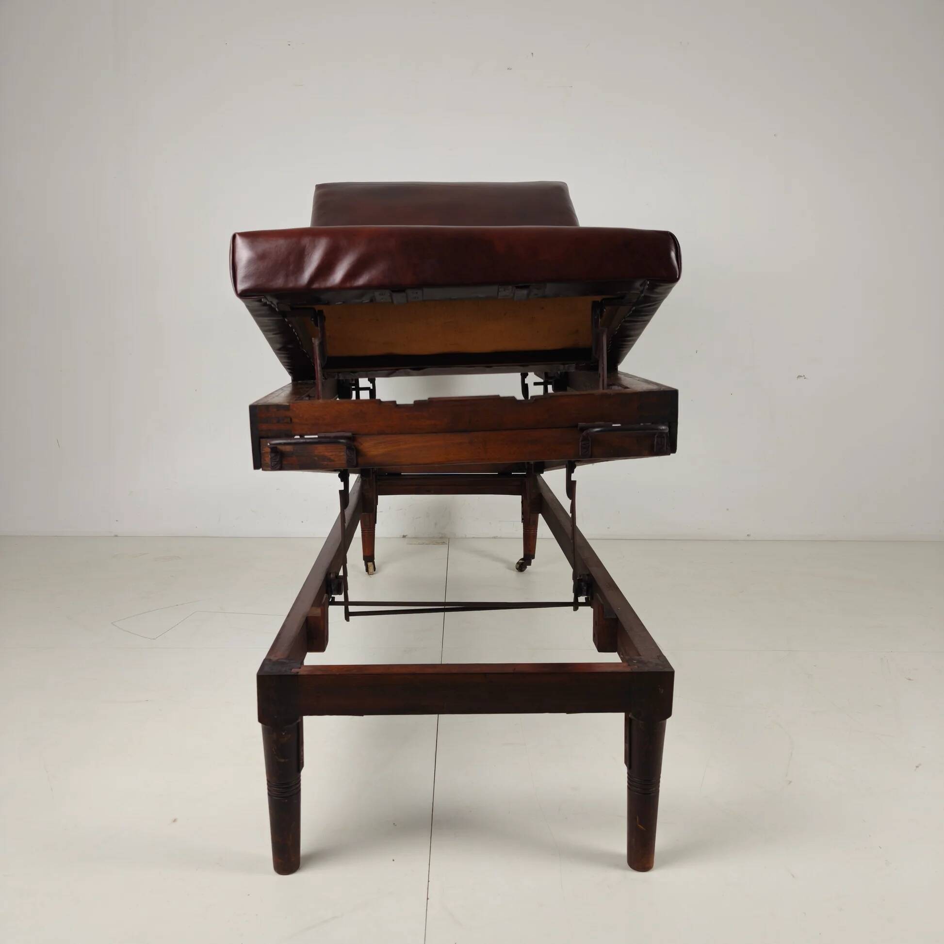 Lit d'hôpital militaire anglais antique – 19e siècle