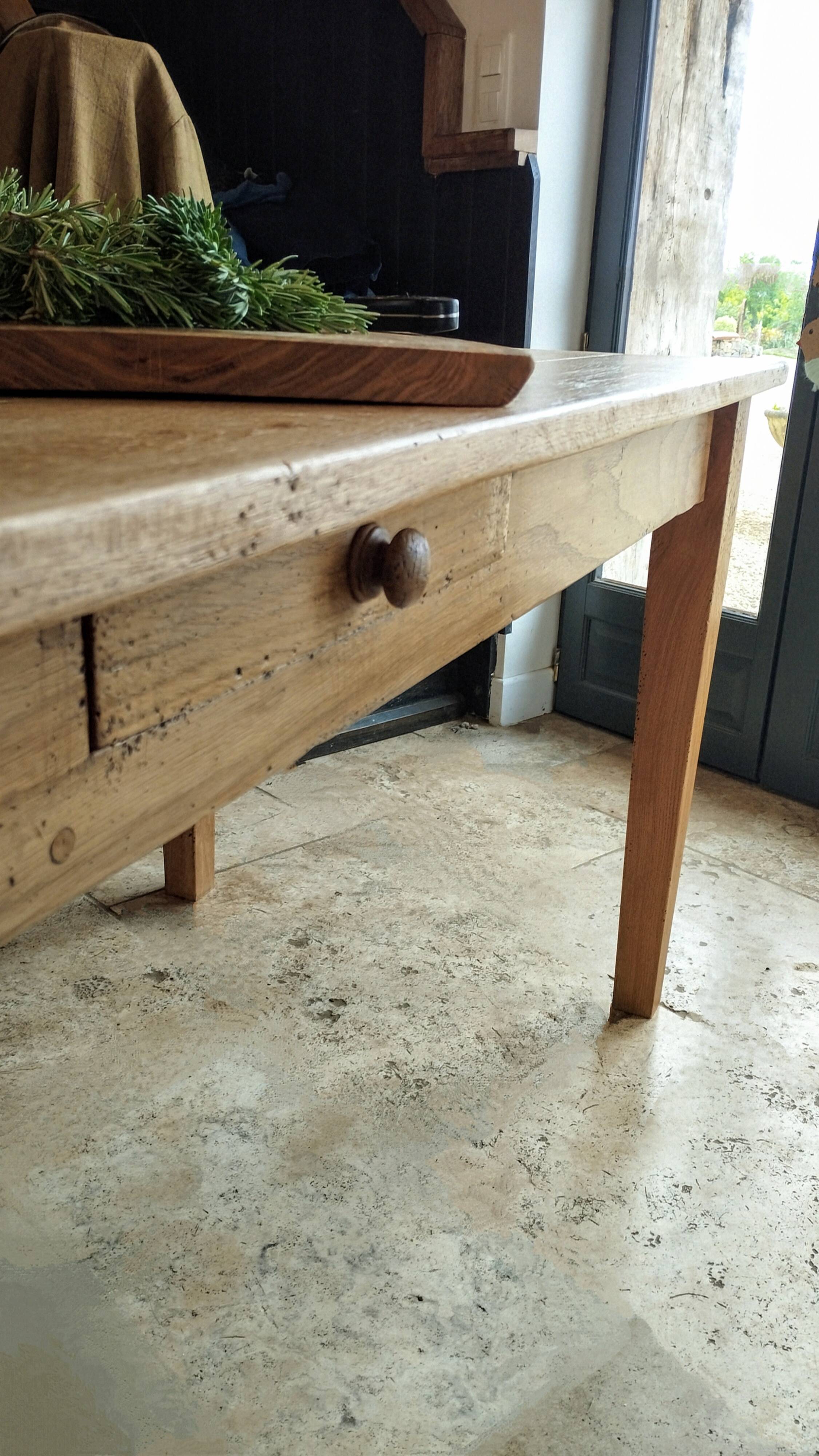 Table de ferme en chêne massif patiné 190 cm x 80 cm