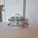 Saucière en porcelaine bleue et blanche à décor floral, France 19ème siècle