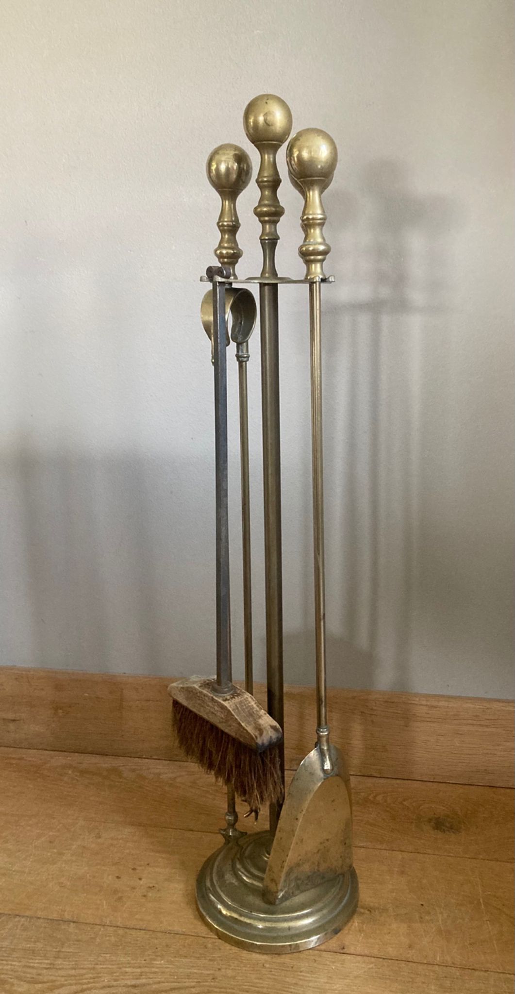 Servant of brass fireplace period mid-twentieth century, Pic shovel, claw pliers ..