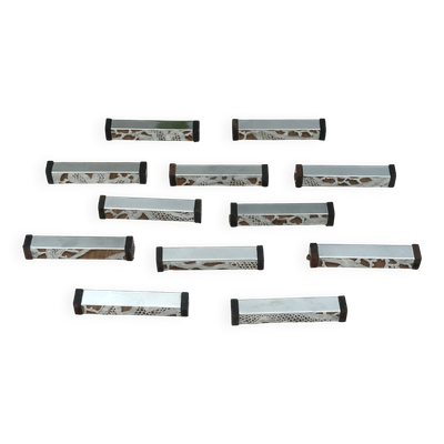 Série de 12 porte couteaux Art Déco modernistes en métal chromé et bois noirci