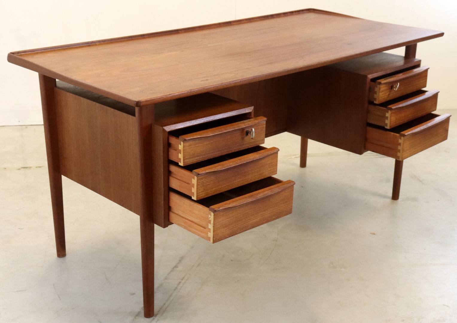 Peter Løvig Nielsen pour le bureau "Vemb" de Hedensted Møbelfabrik