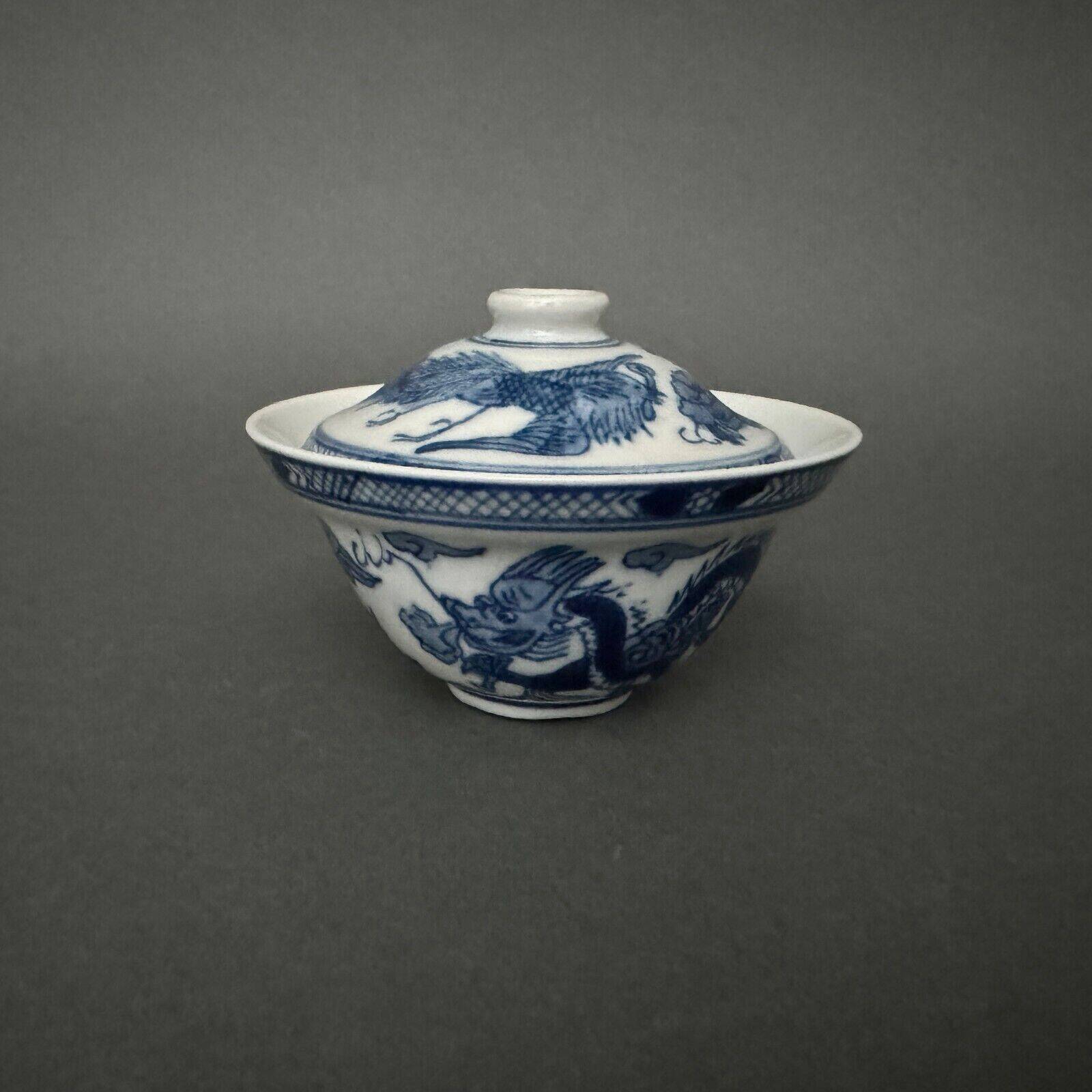 Porcelain bowl with its lid China dragon decoration late 19th century