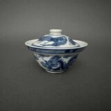 Porcelain bowl with its lid China dragon decoration late 19th century