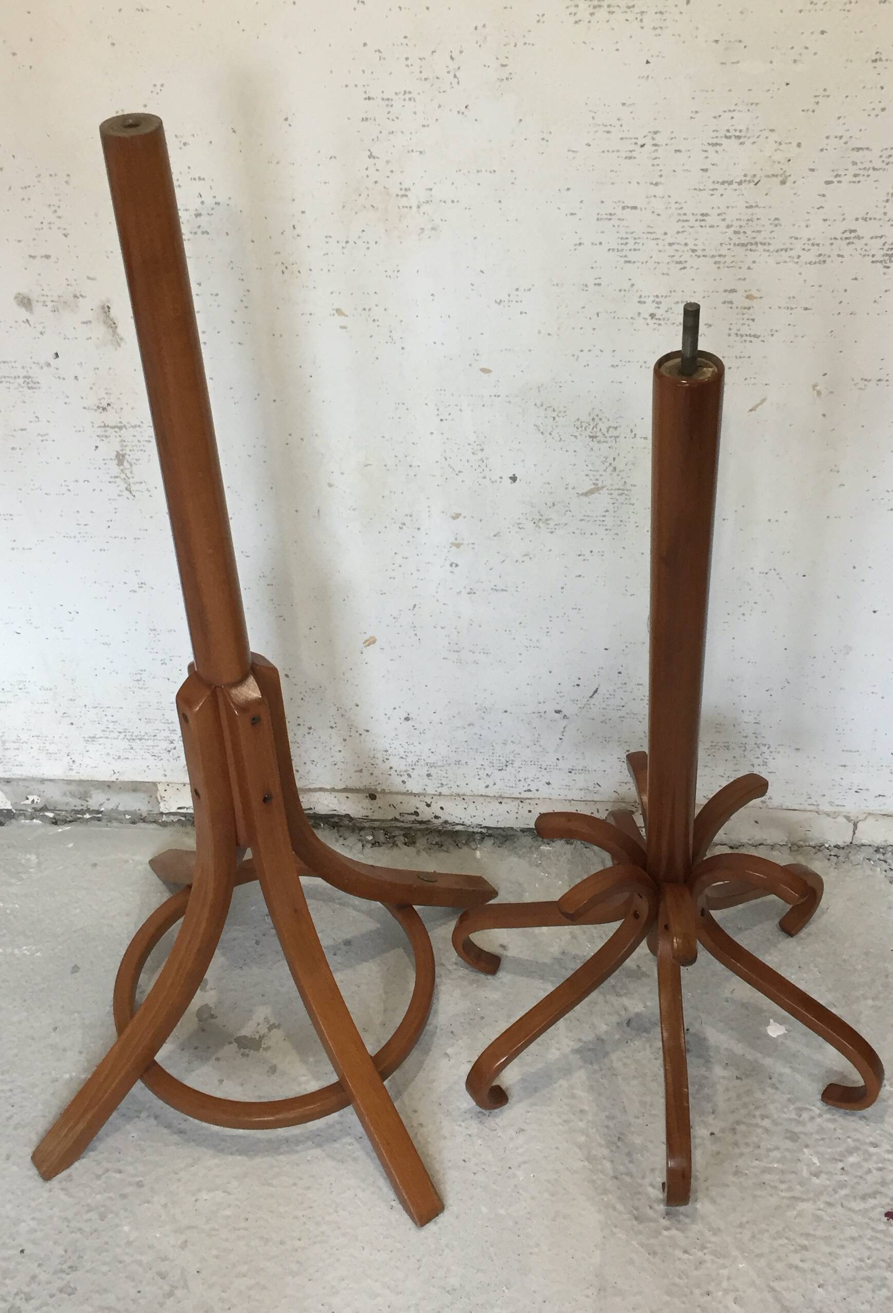 Baumann parrot coat rack