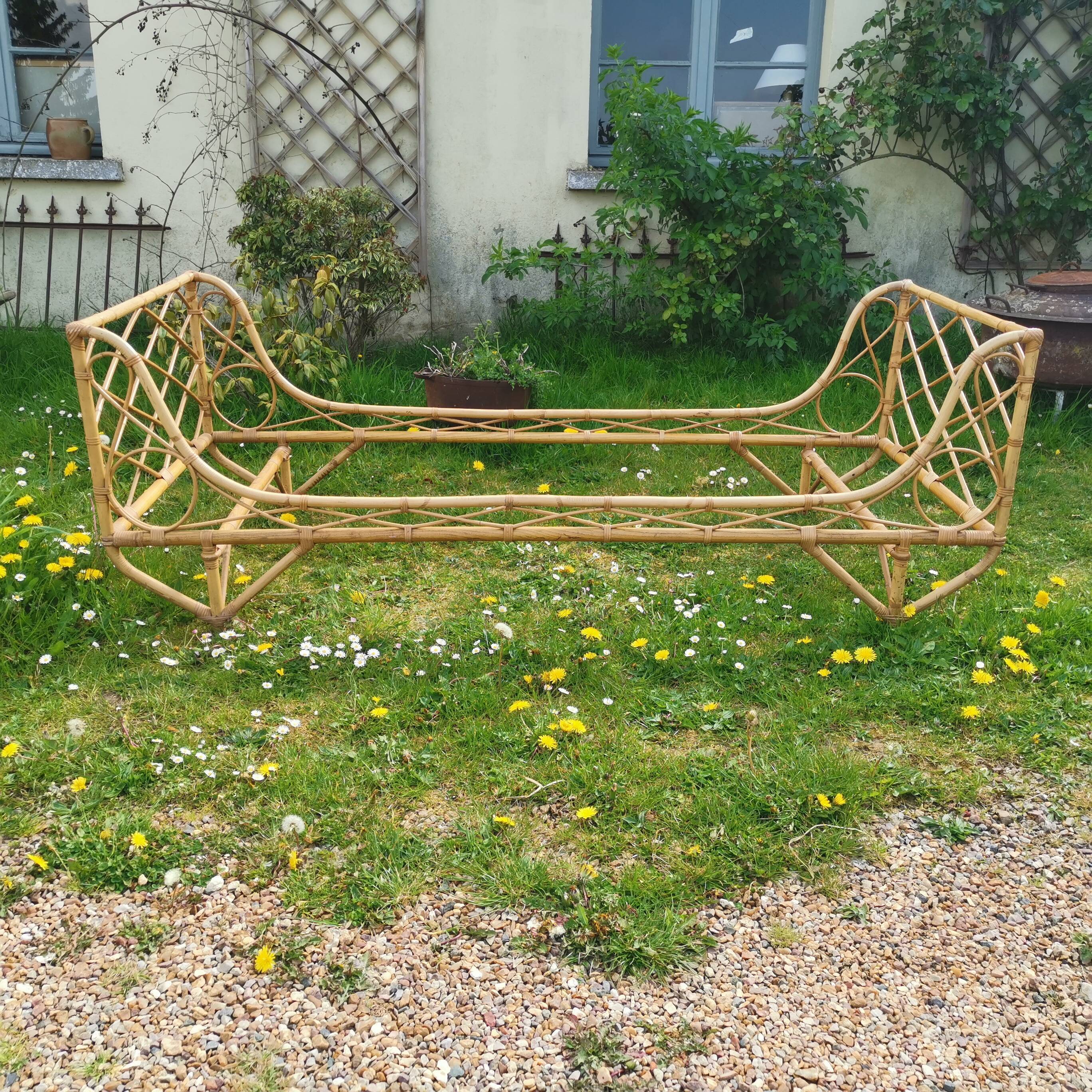 Rattan bench bed