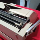 Machine à écrire vintage Olympia Carina 2 années 80