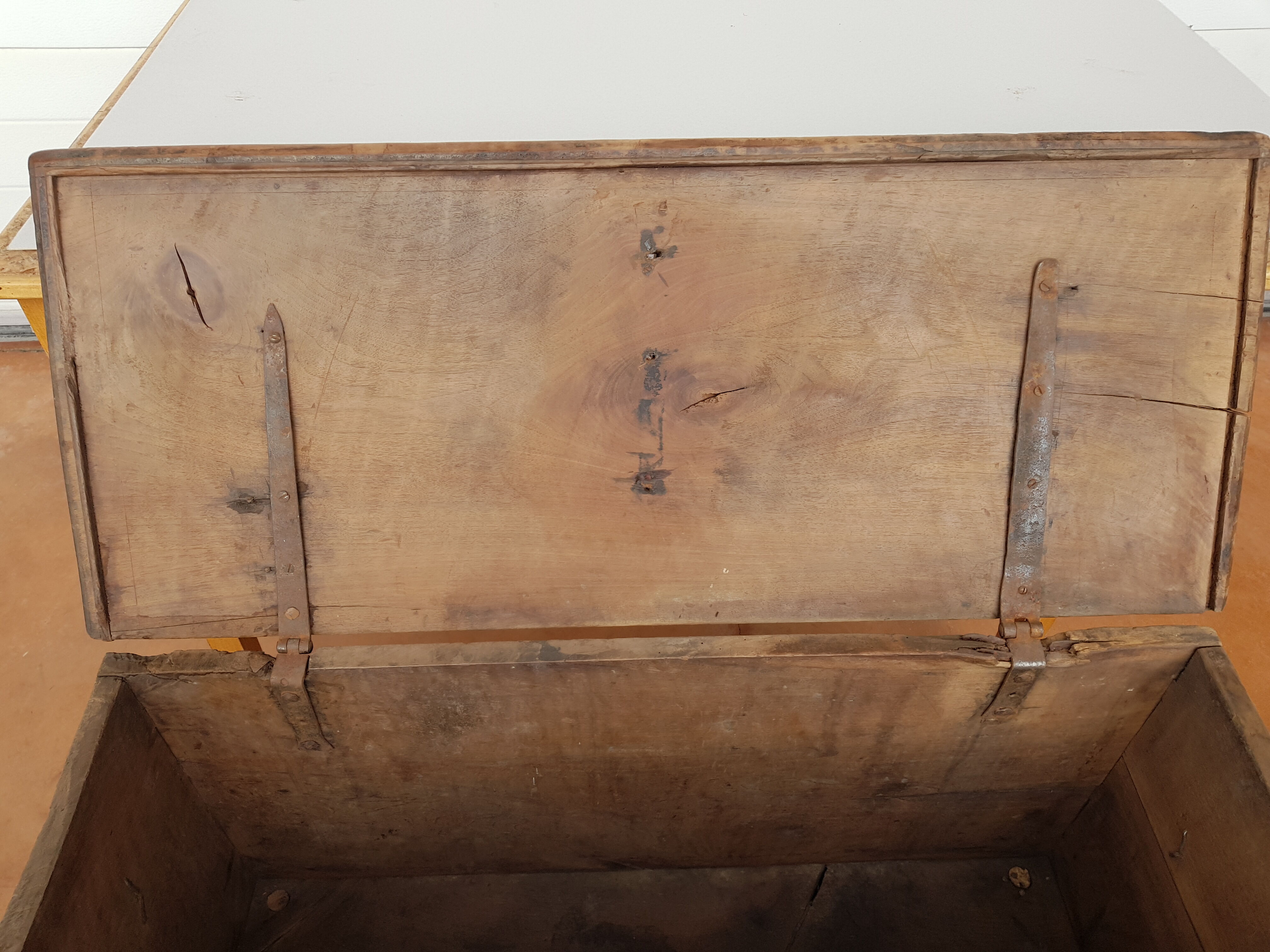 Walnut chest late 18th Century