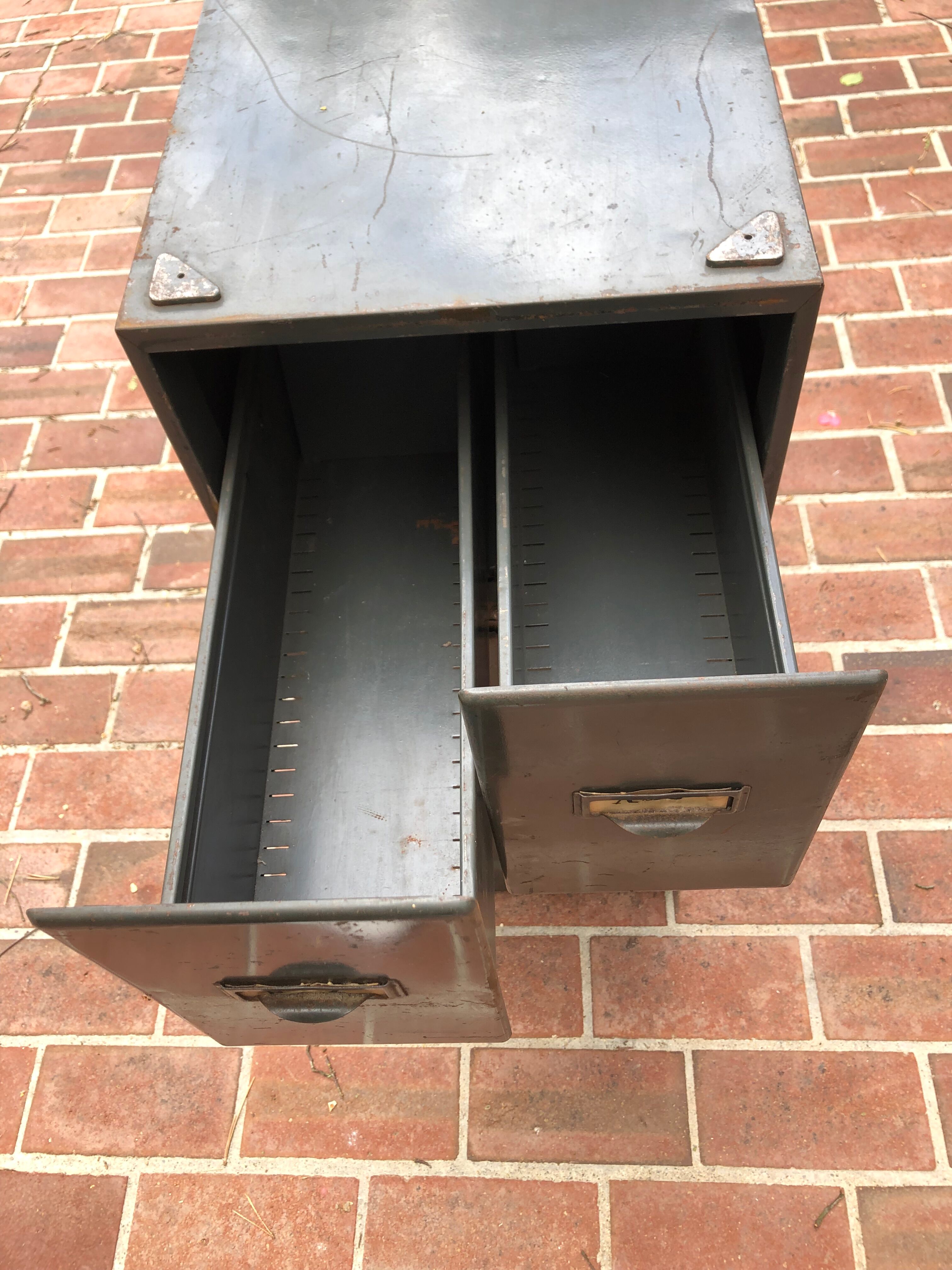 Metal drawer units
