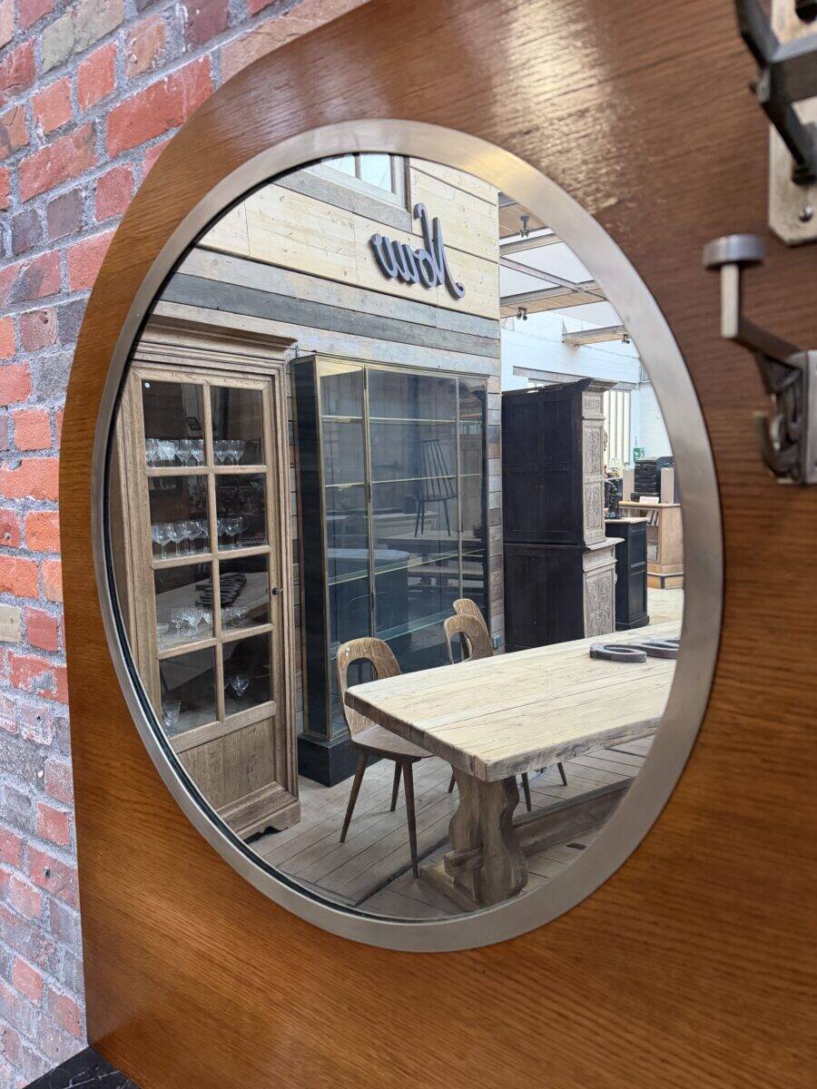Large Art Deco entrance cloakroom