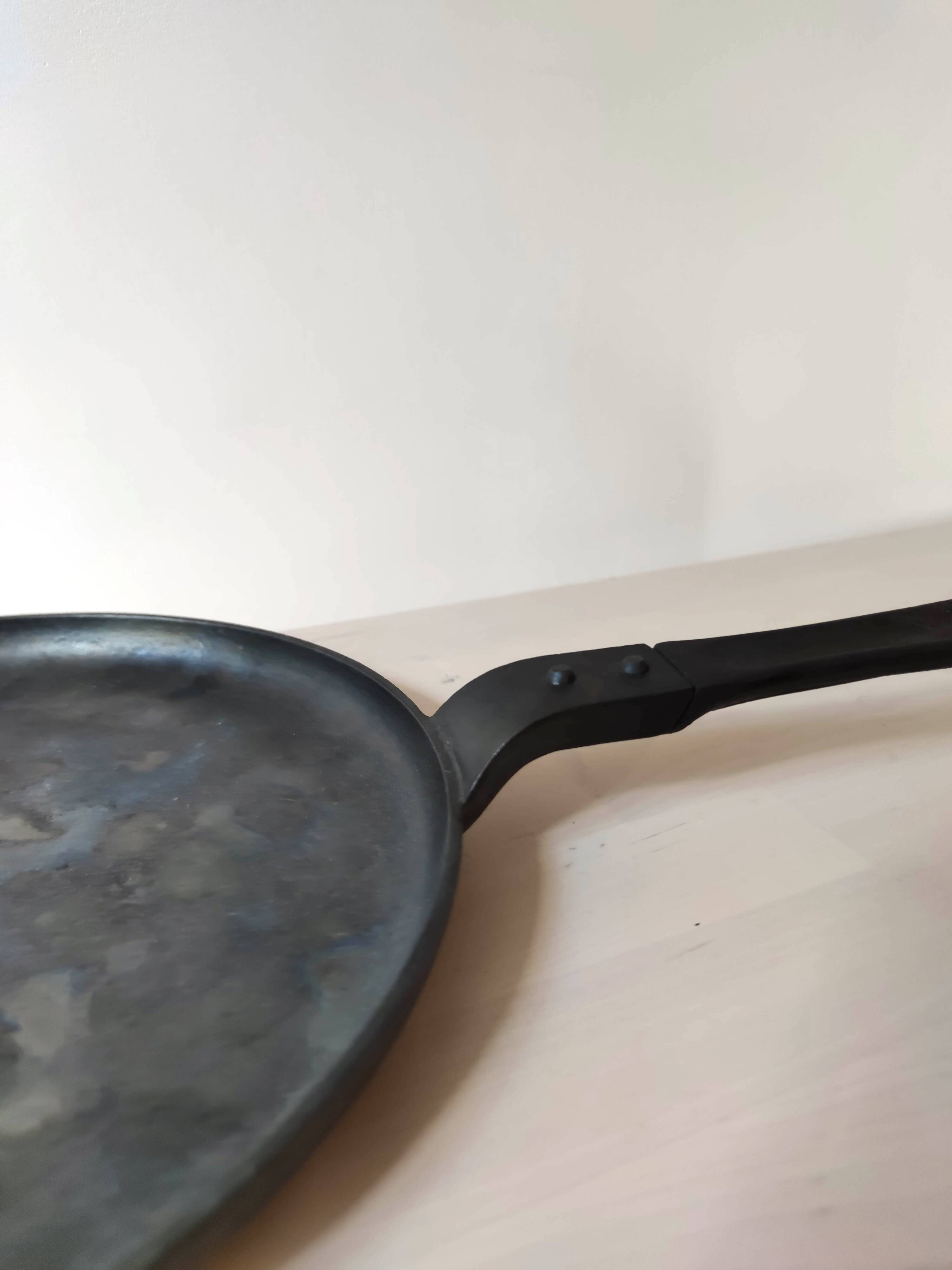 Cast iron pancake pan