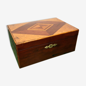 Coffret à bijoux en marqueterie