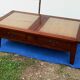 Table basse en noyer et rotin