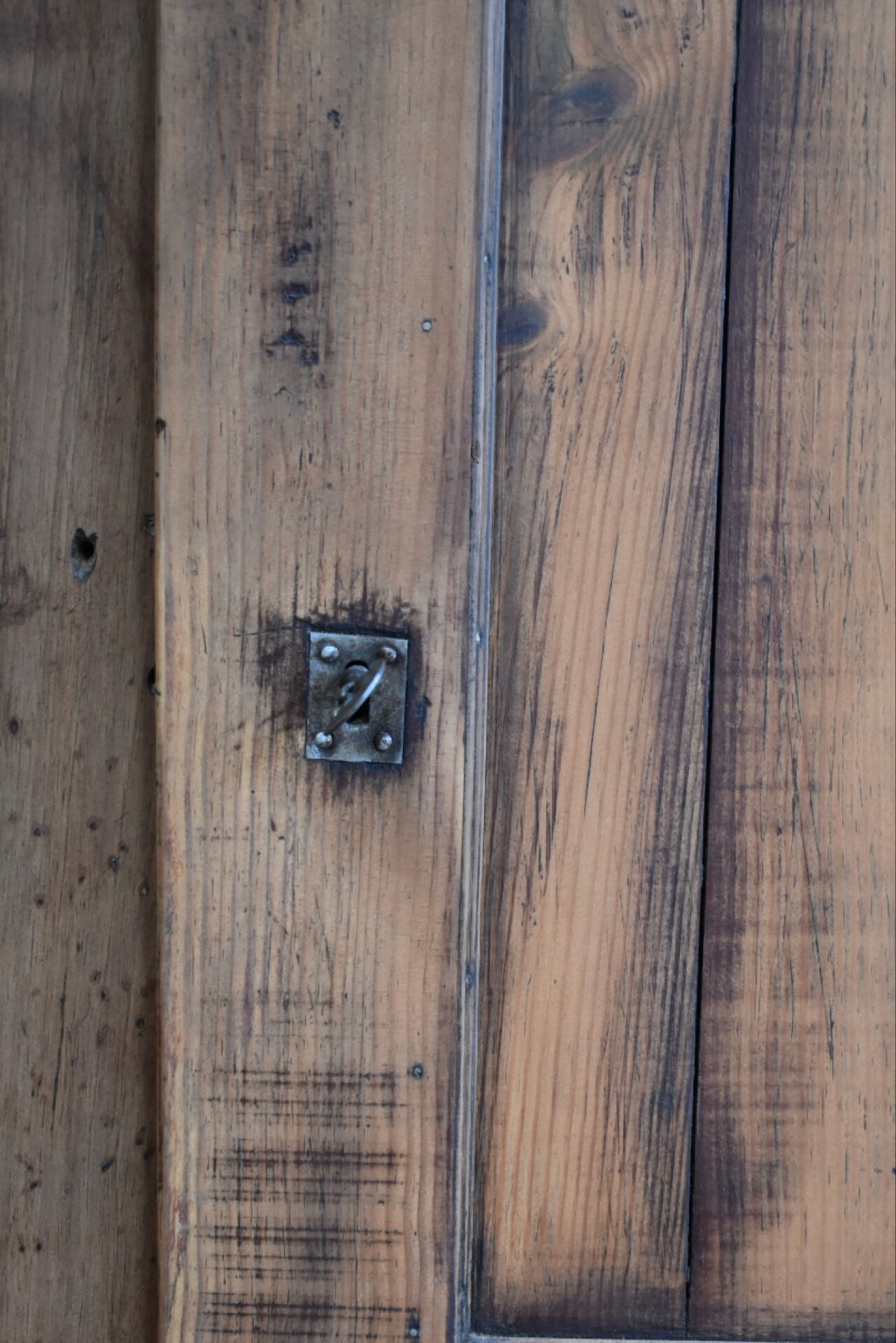 Rustic bonnetière