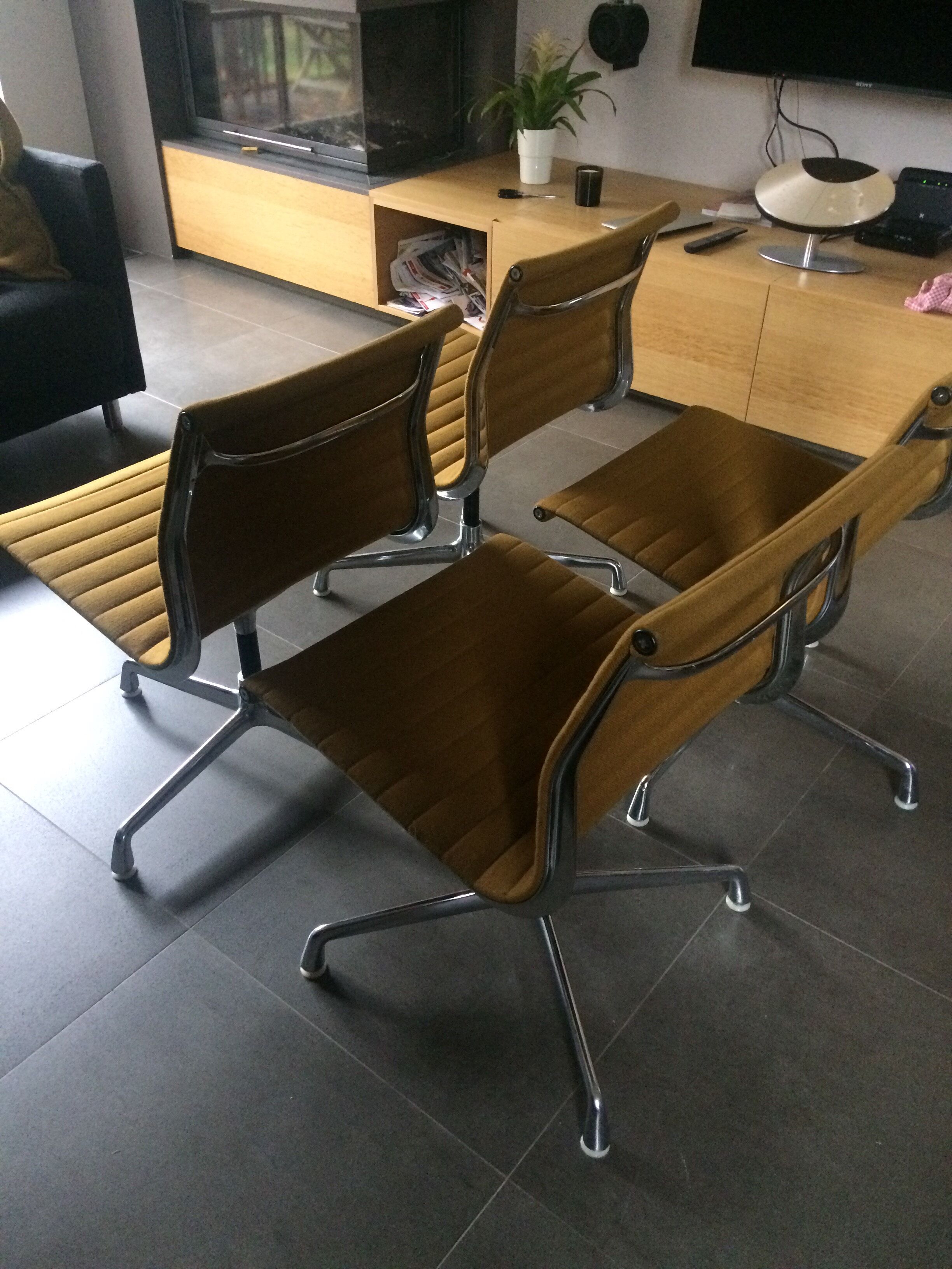 Chairs EA 105 by Charles & Ray Eames for Herman Miller
