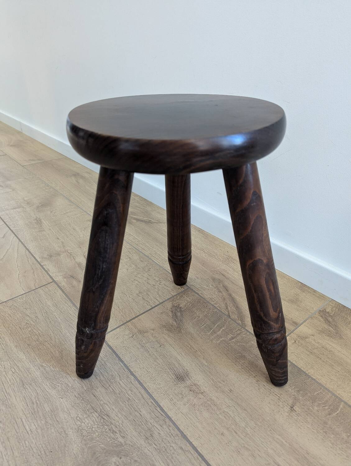 Tabouret tripode en bois
