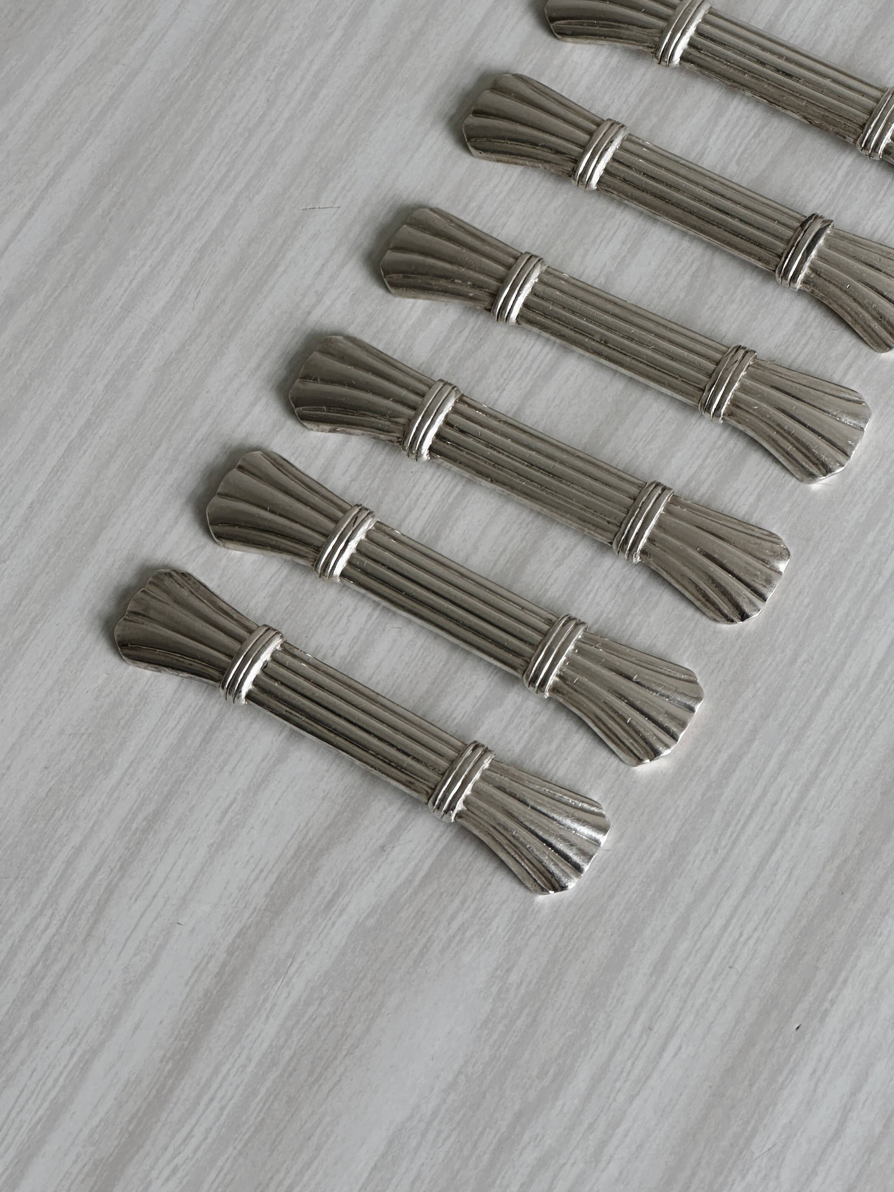 6 silver metal knife holders