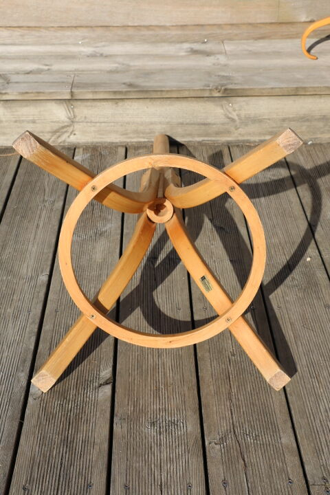 Simple baumann light parrot coat rack