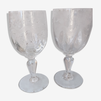 2 verres à pied anciens frise guirlande et fleurs  décor emma