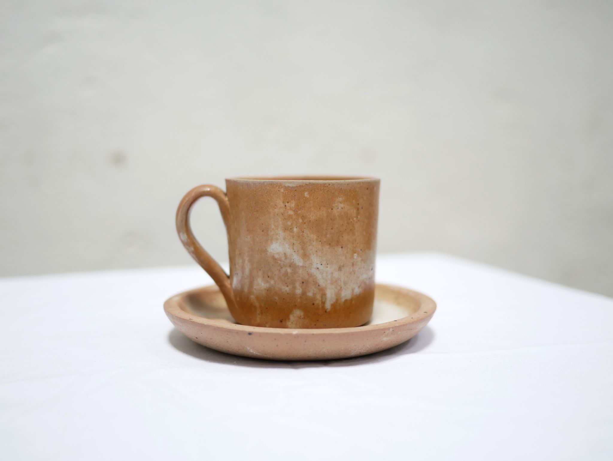 Série de 8 tasses et sous tasses vintage en grès