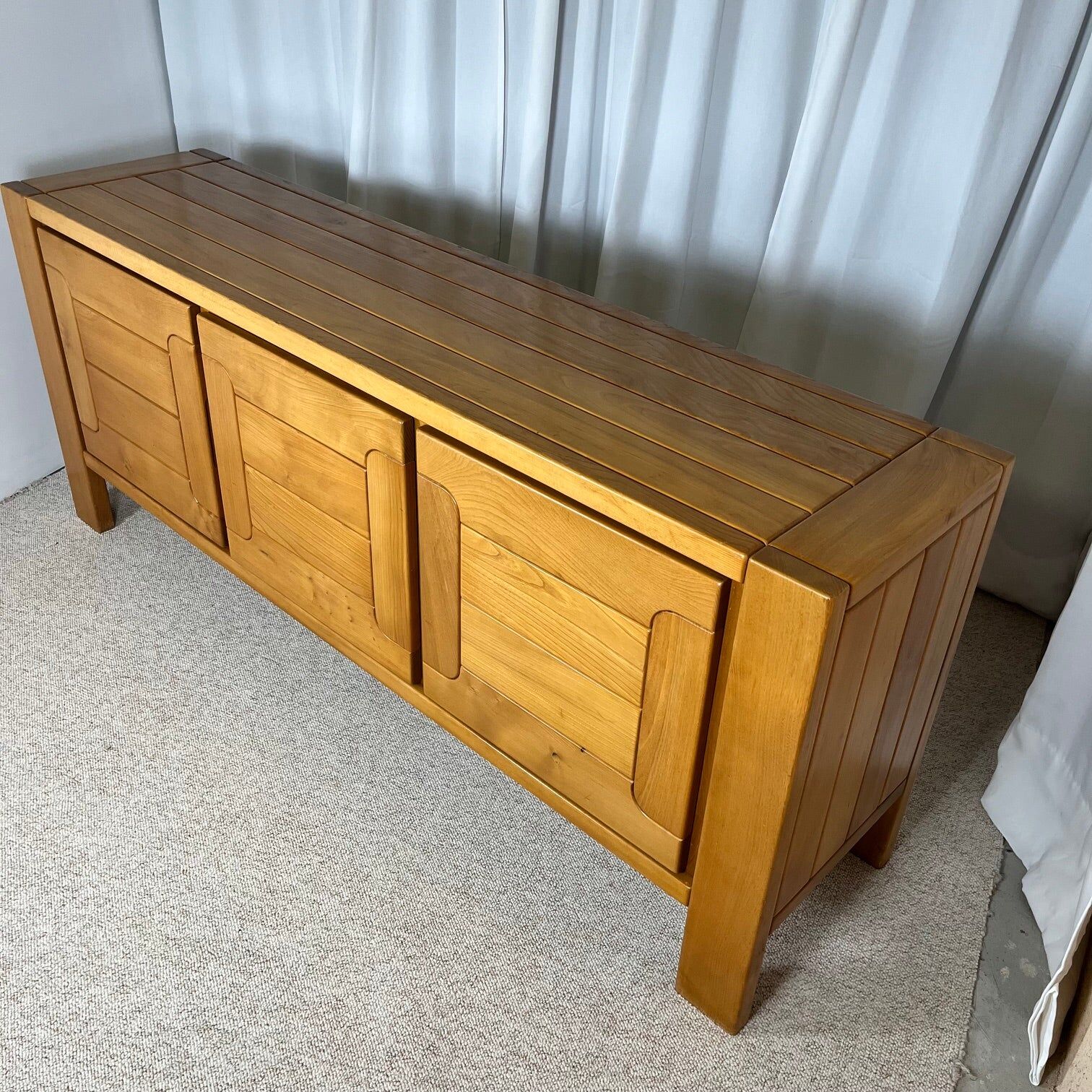 Large French sideboard in solid elm, 1970, attributed to Atelier Chauvin.