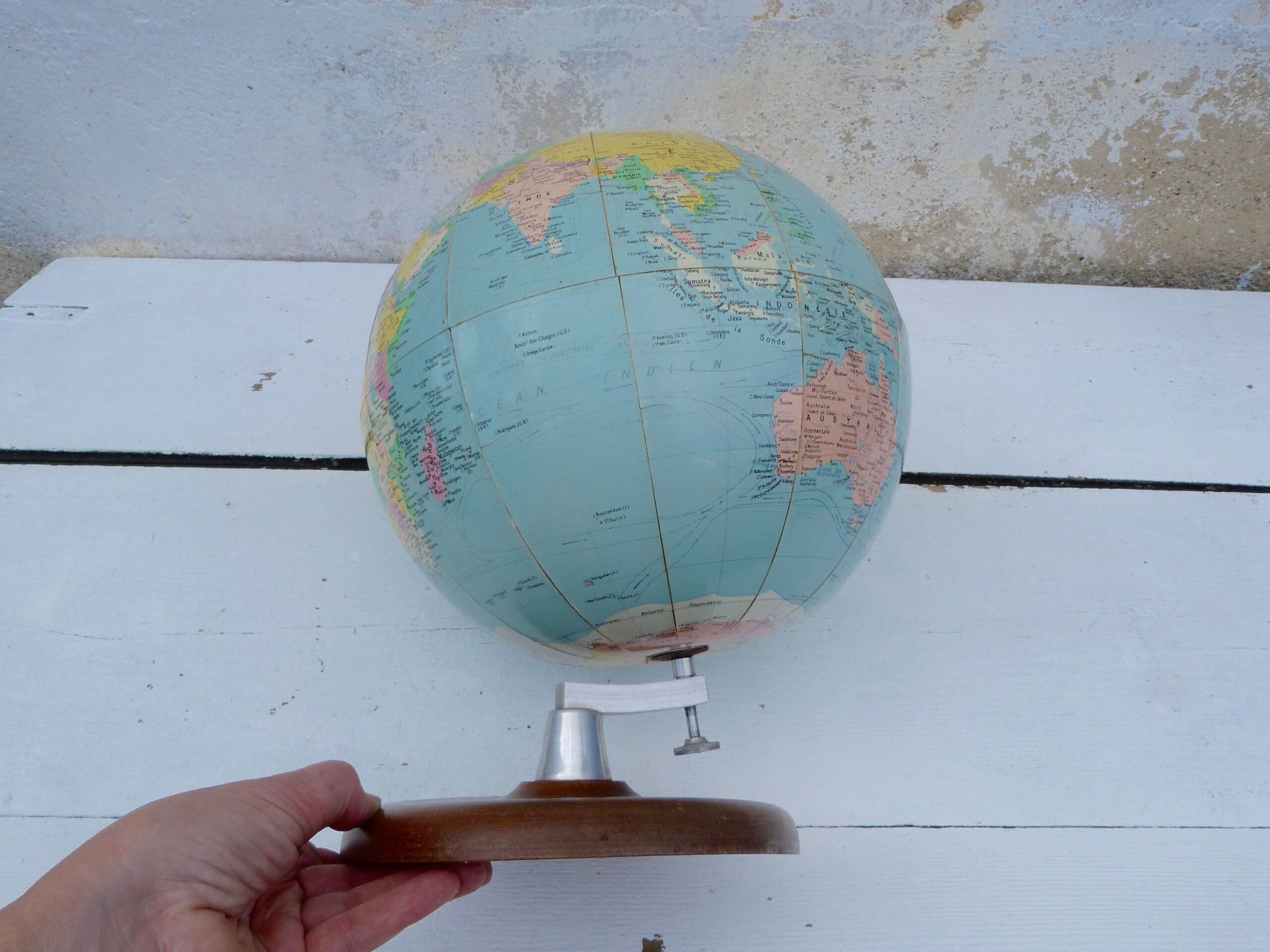 Globe Land Girard and Barrère wood base