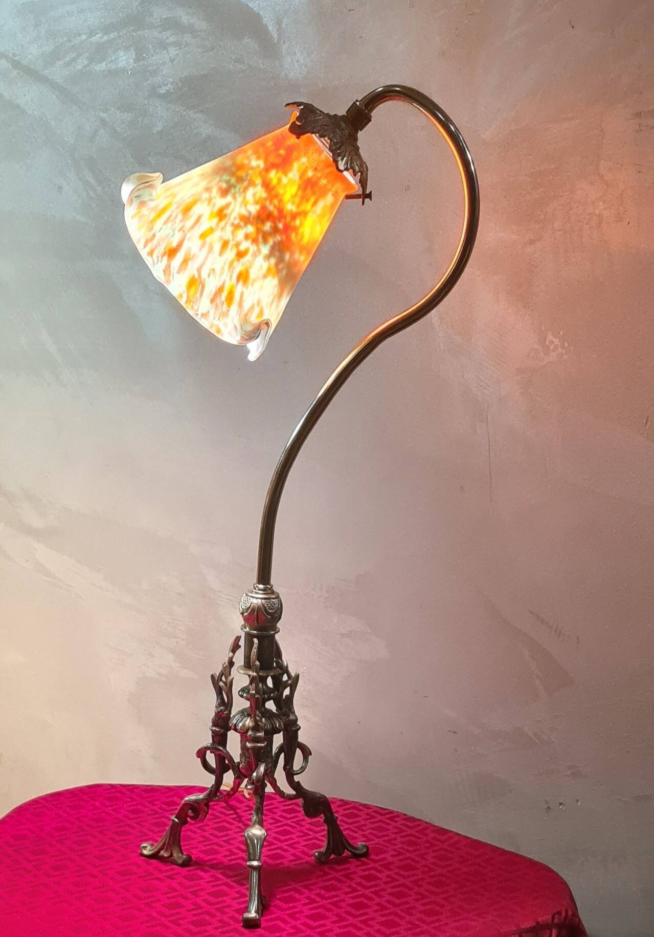 Bronze lamp, art nouveau brass 50x30 with tulip glass paste