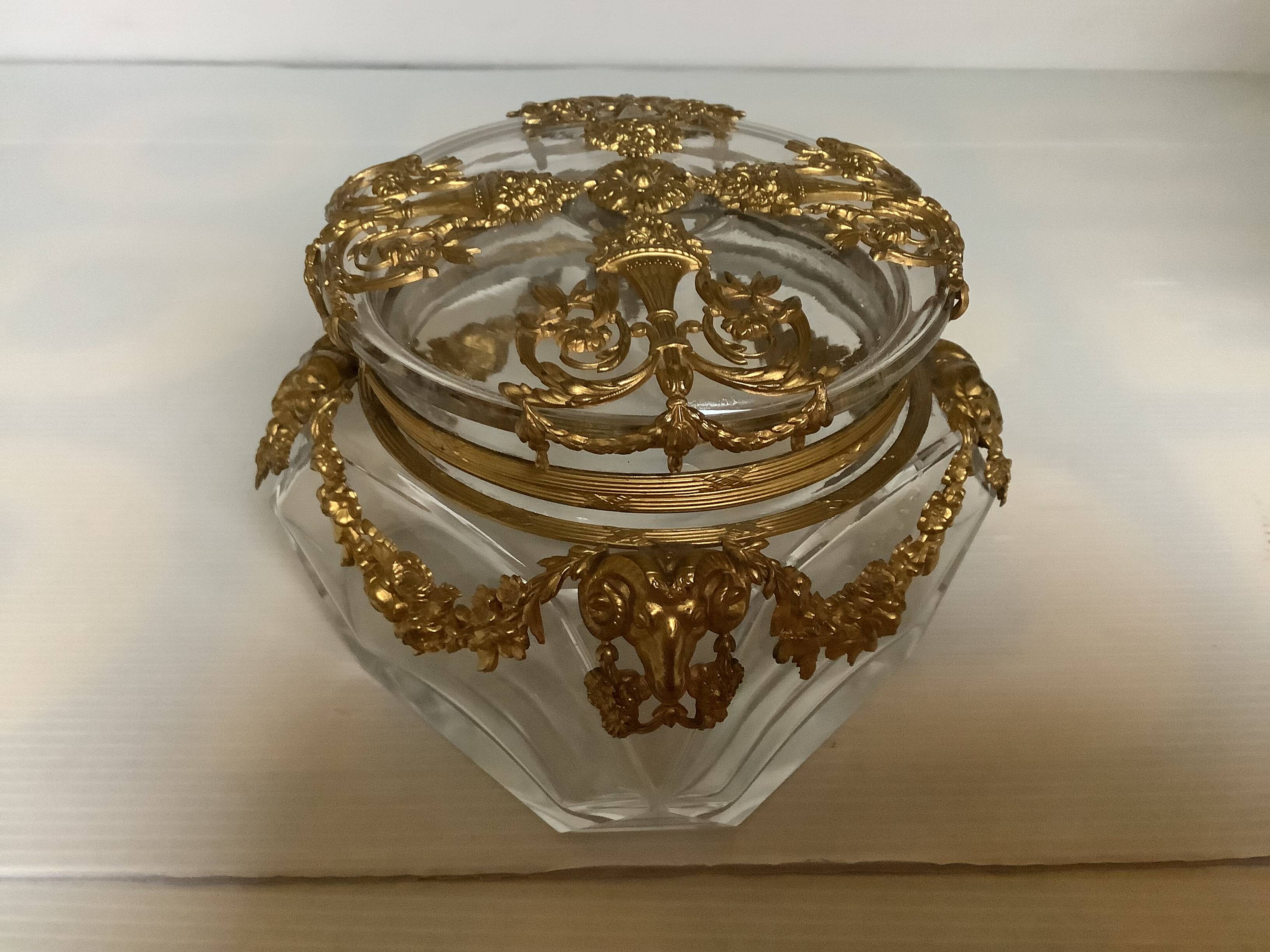 Facet bonbonnière with brass ornaments, empty pocket.