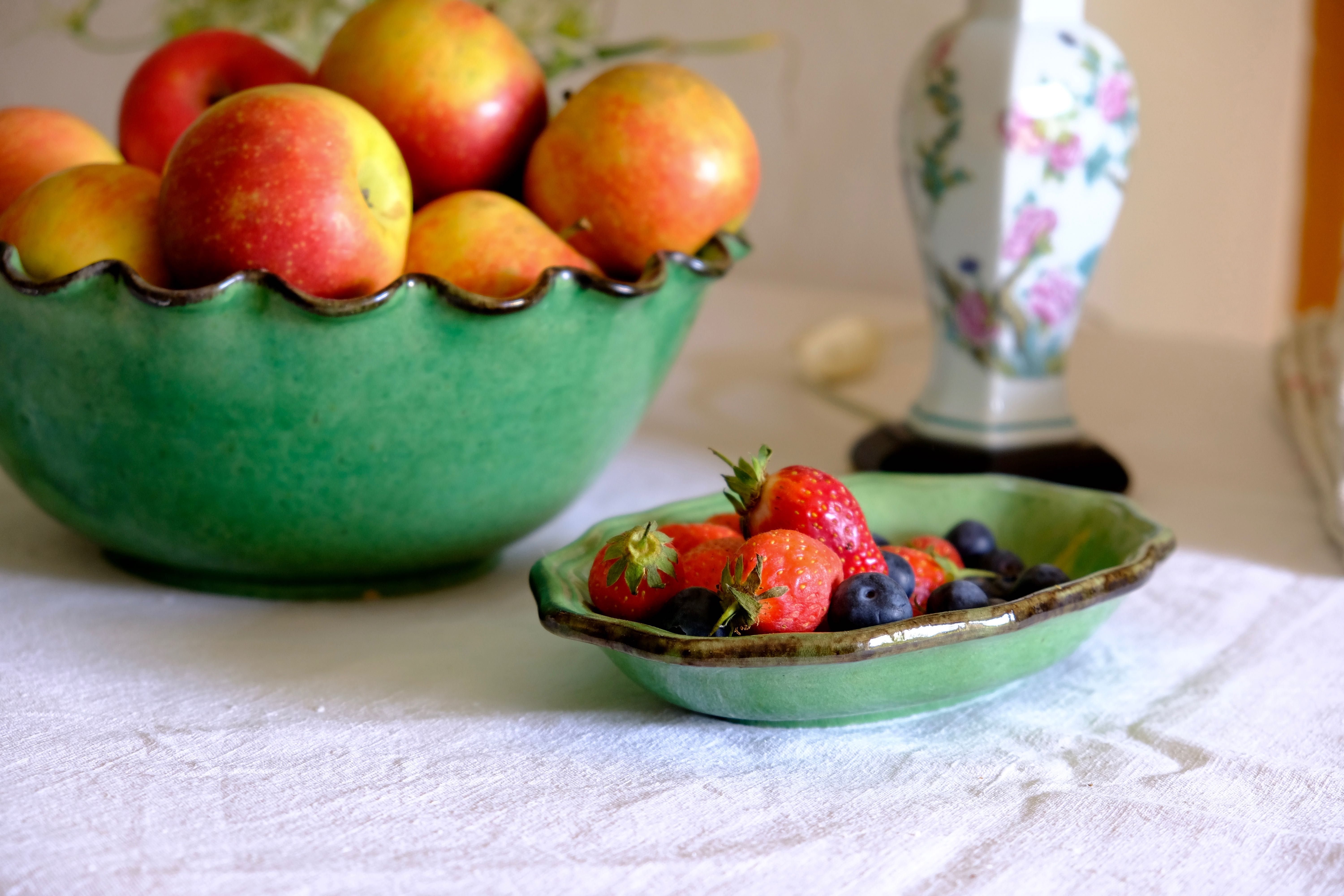 Ancient saladier varnished Provence