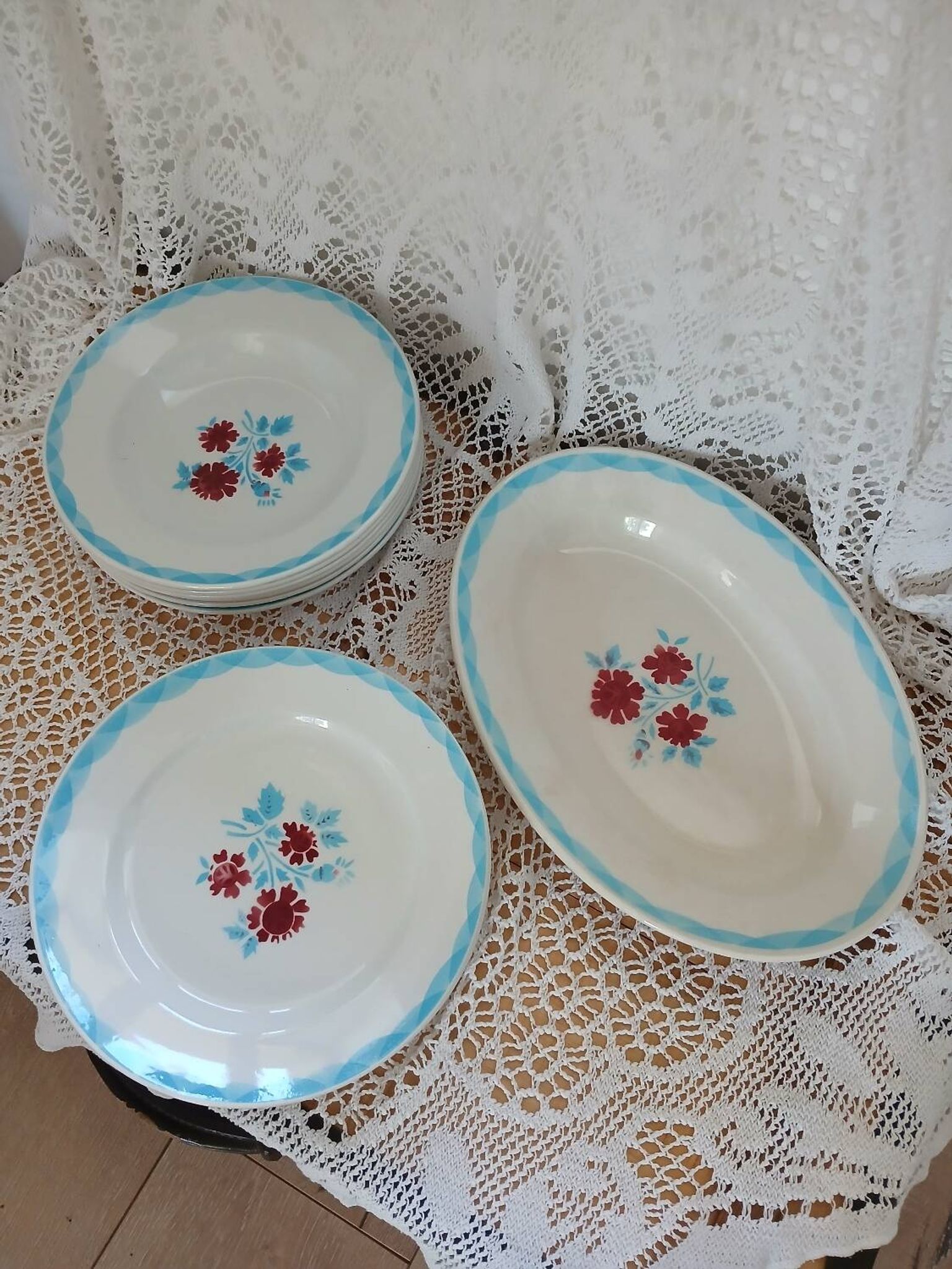 Lot of 12 Moulin des loups plates and dish