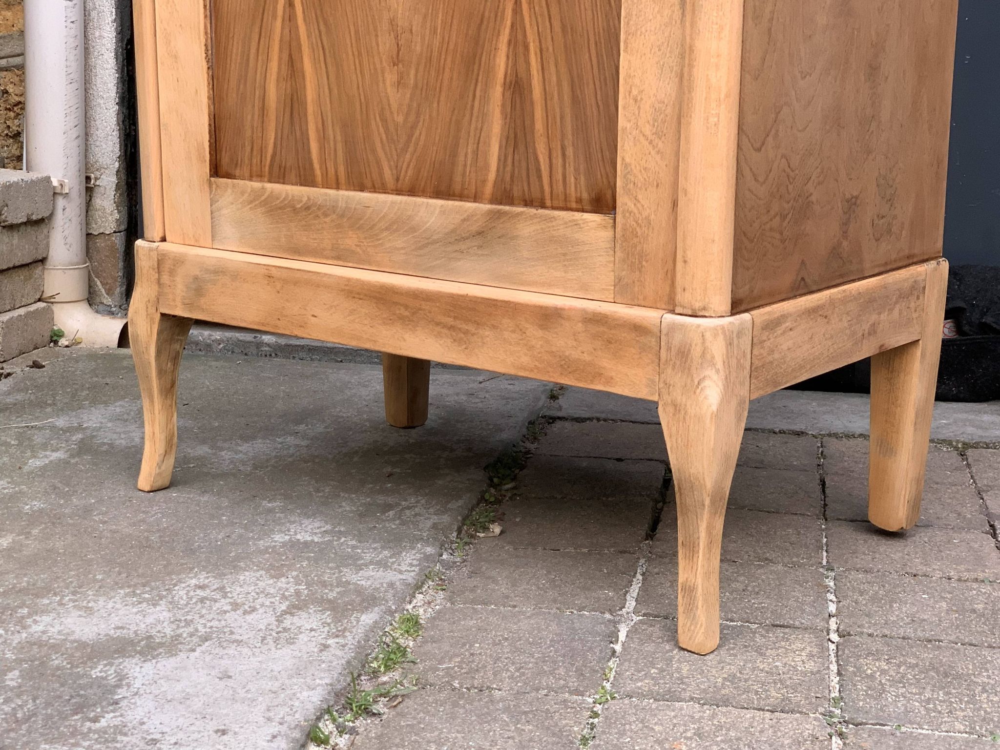 Armoire vitrée vintage bois brut 1950