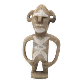 Moroccan sculpture in carved and engraved beige stone, 1970s.