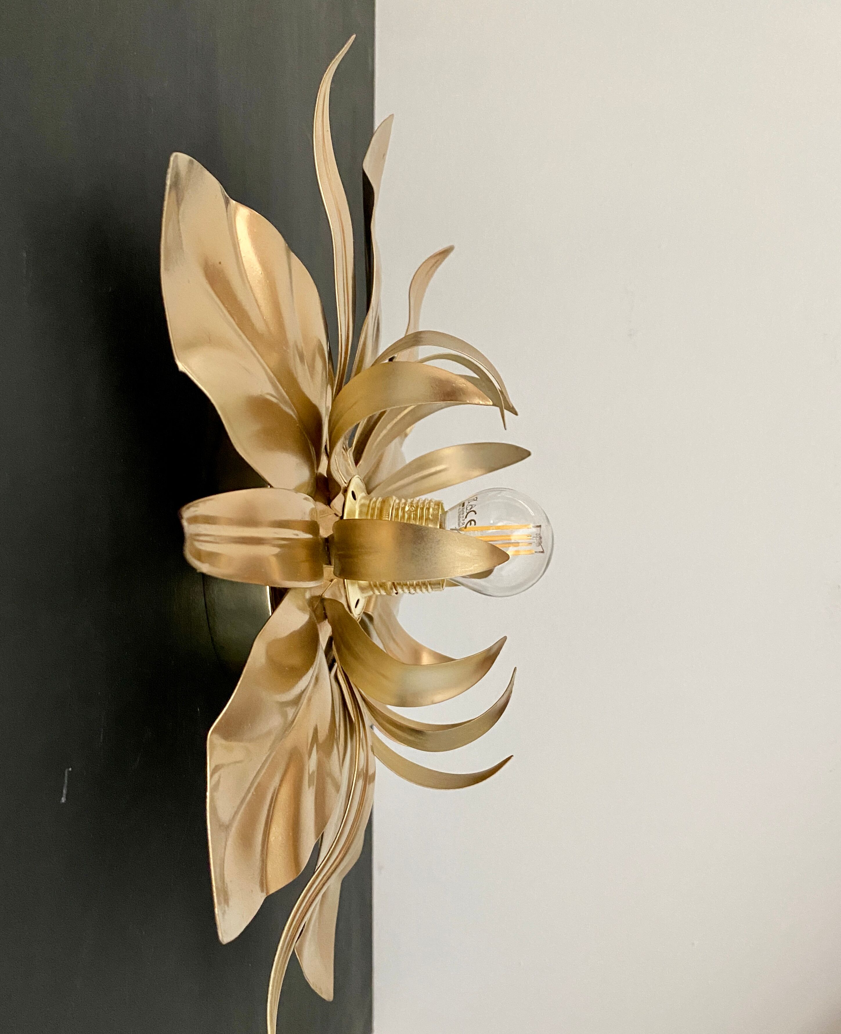 Vintage wall lamp golden leaves