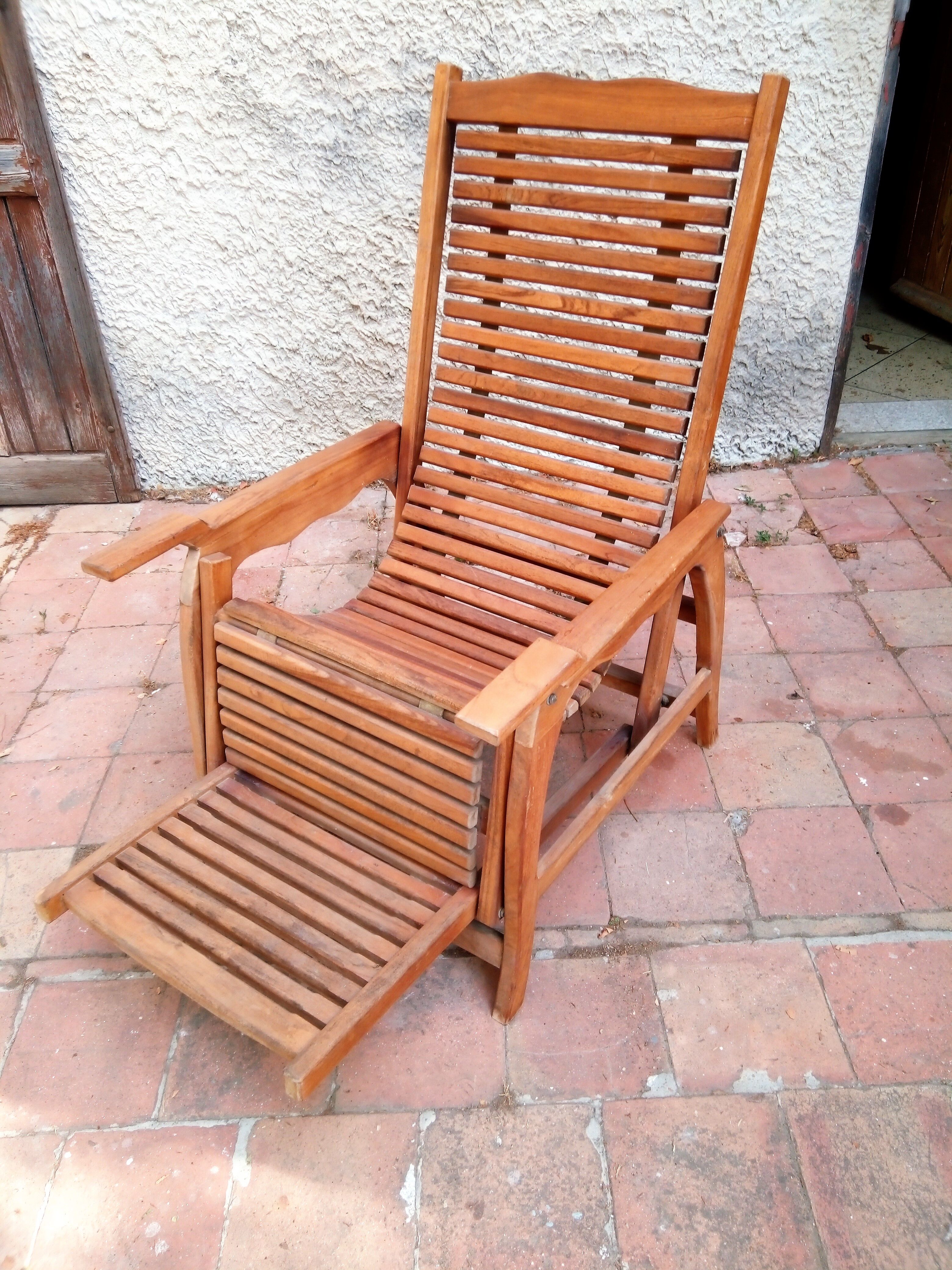 Teak stretchy long chair.