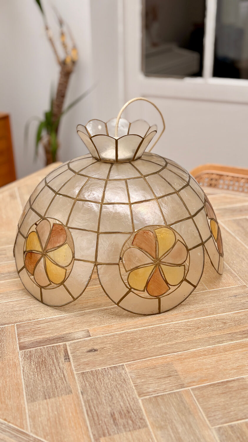 Mother-of-pearl and brass pendant "Frangipane"