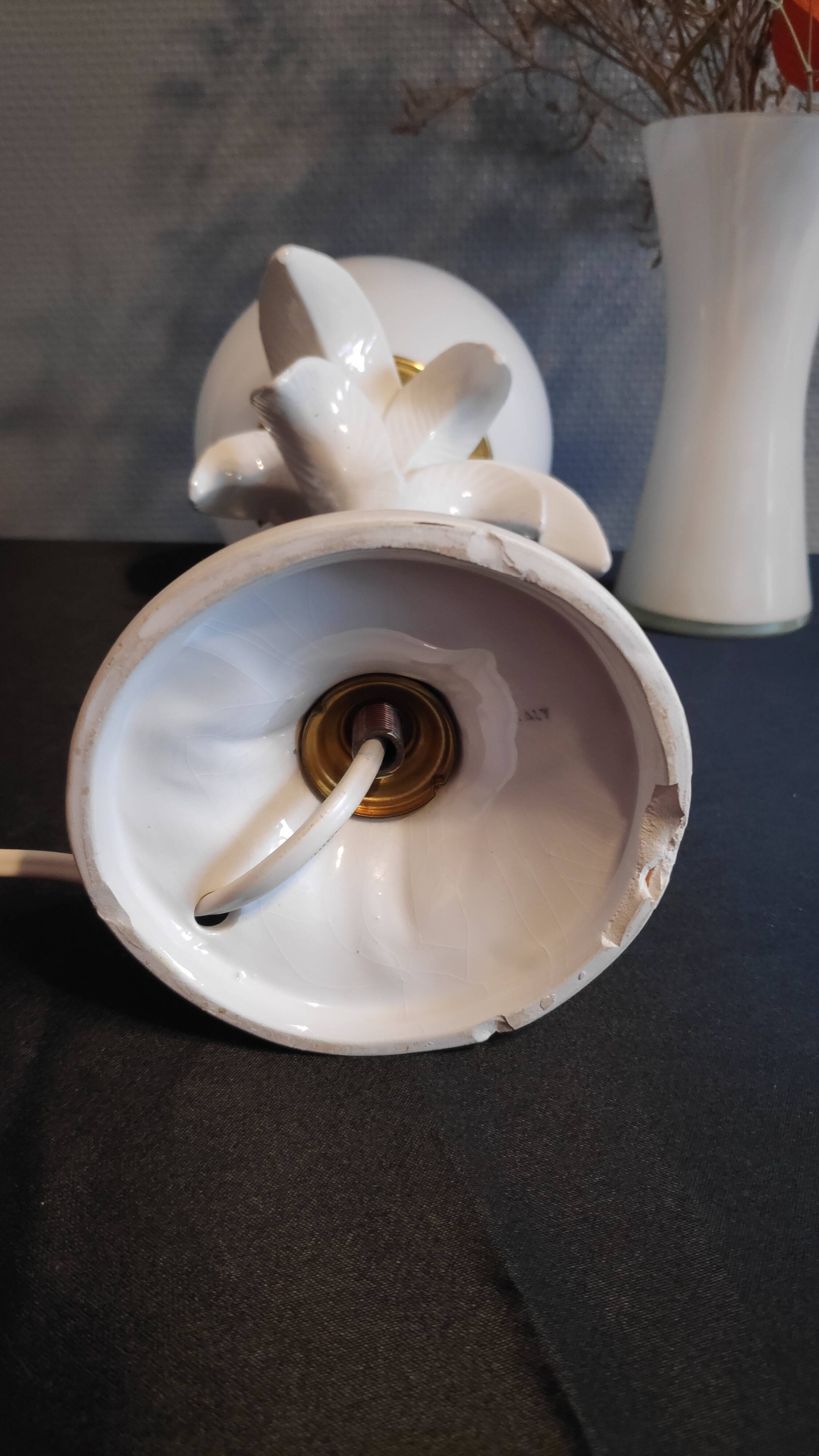 Italian white ceramic palm lamp and opaline globe