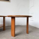 Tables basses en orme formant une goutte