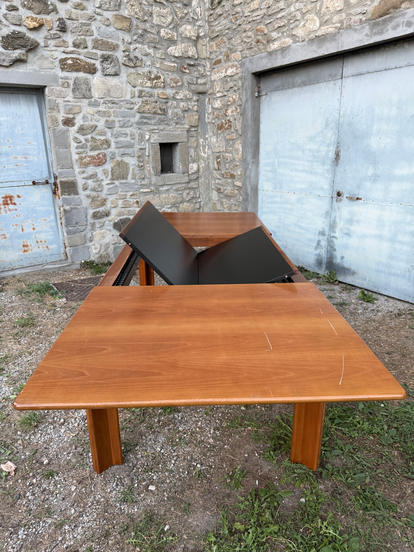 Extendable dining table Mou, Afra and Tobia Scarpa, Molteni, 1970