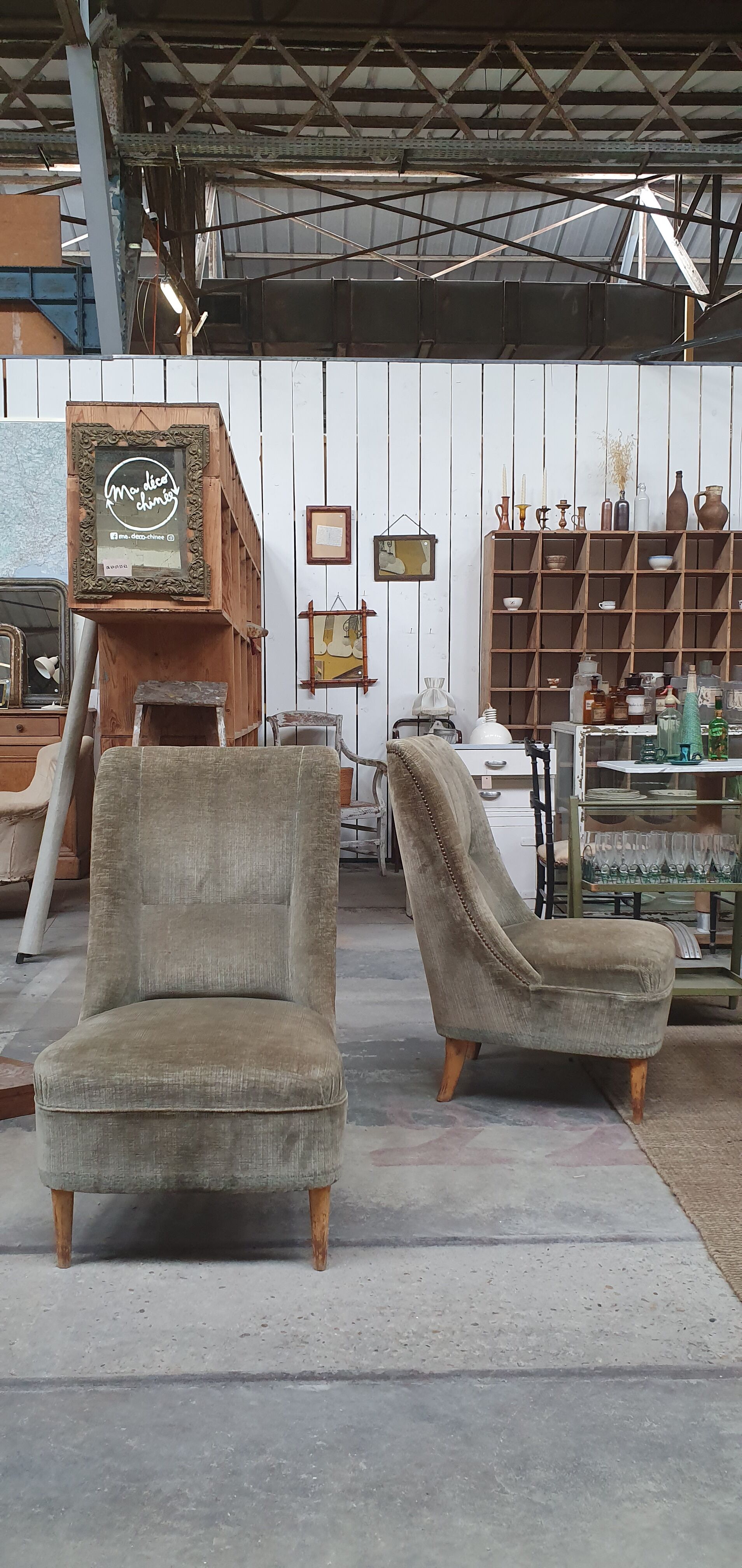 Paire de fauteuils velours anciens