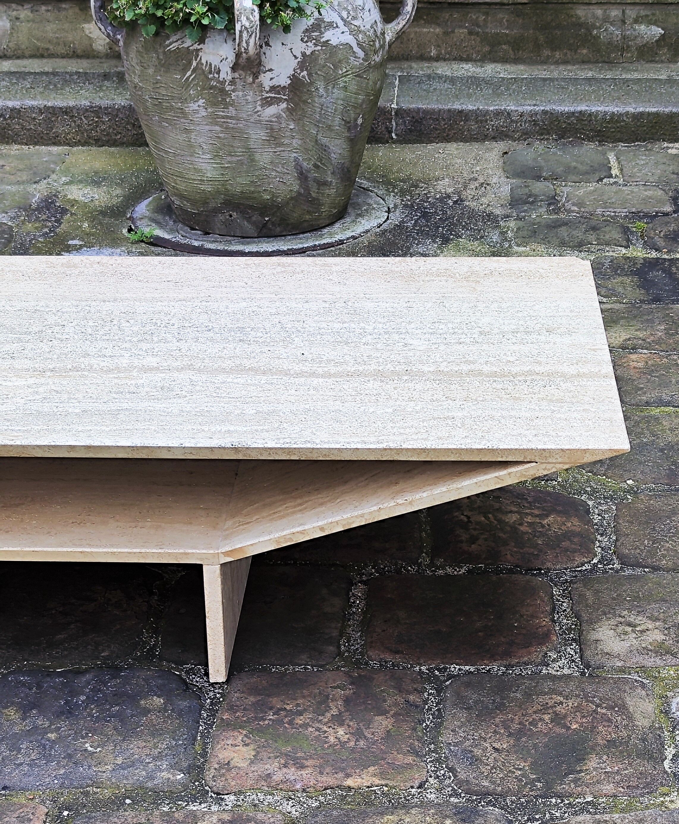 Travertine coffee table - 70s - brutalist and minimalist - Italy