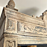 Superb patinated bonnetière in the Tuscan style