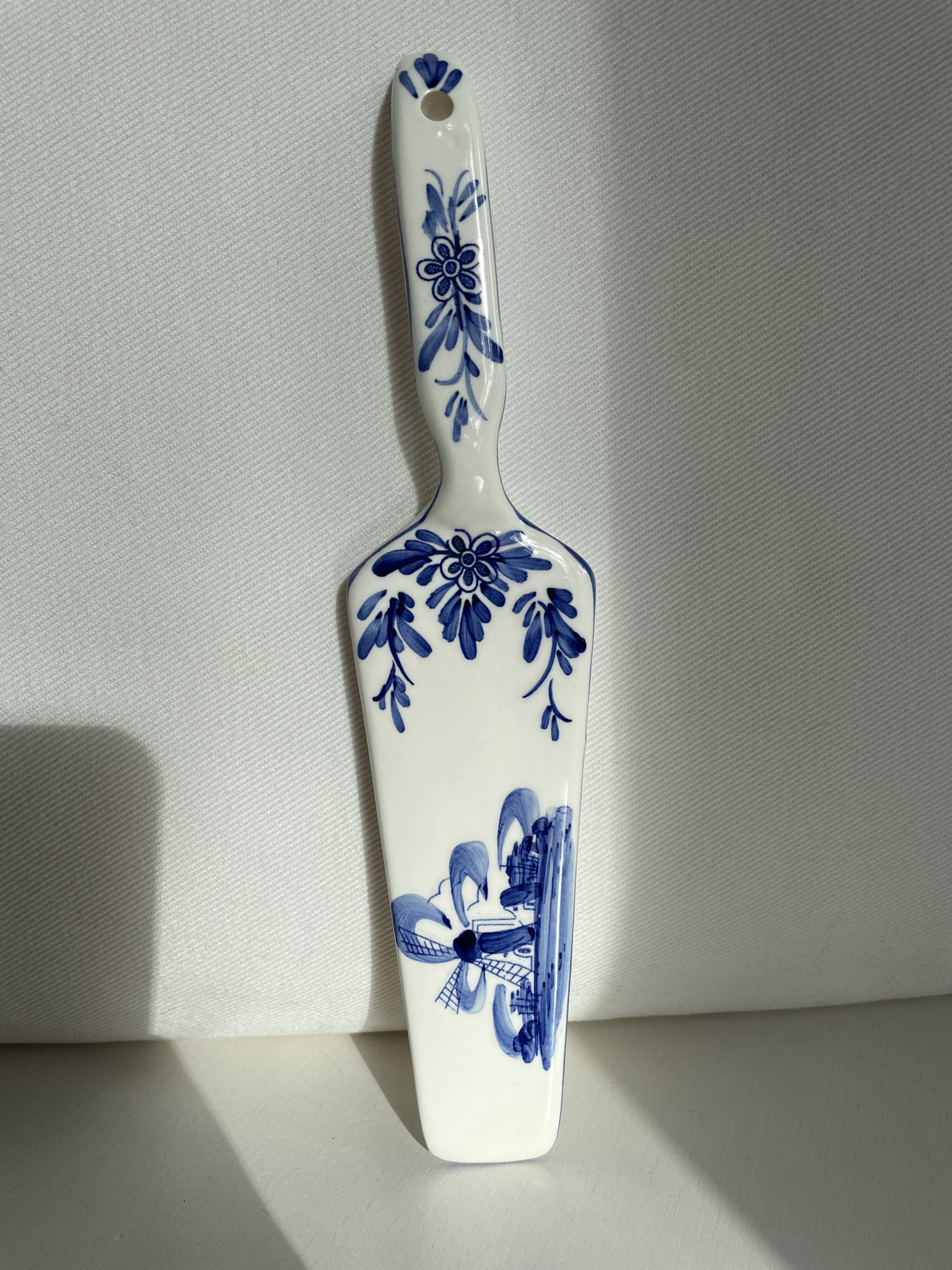 Pelle à tarte peinte à la main de Delft vintage