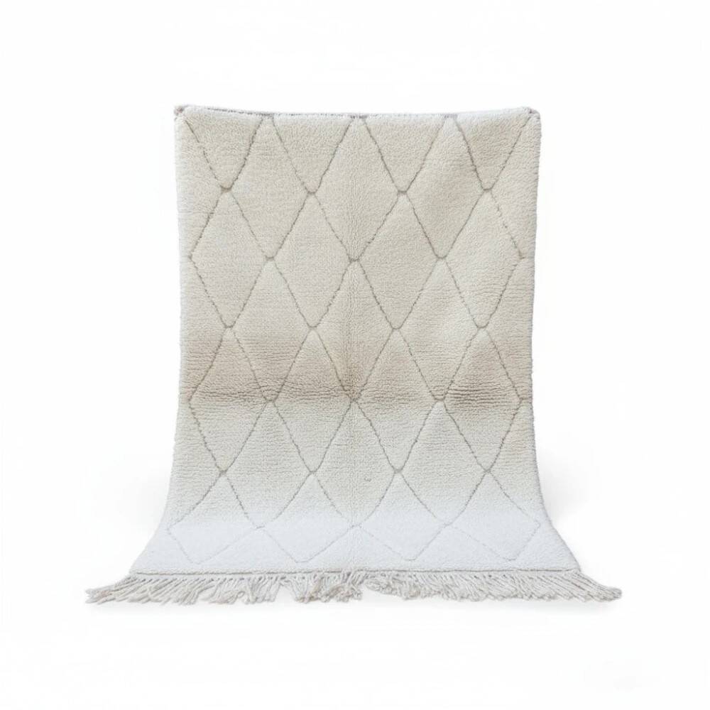 Small Moroccan rug with small white diamonds.