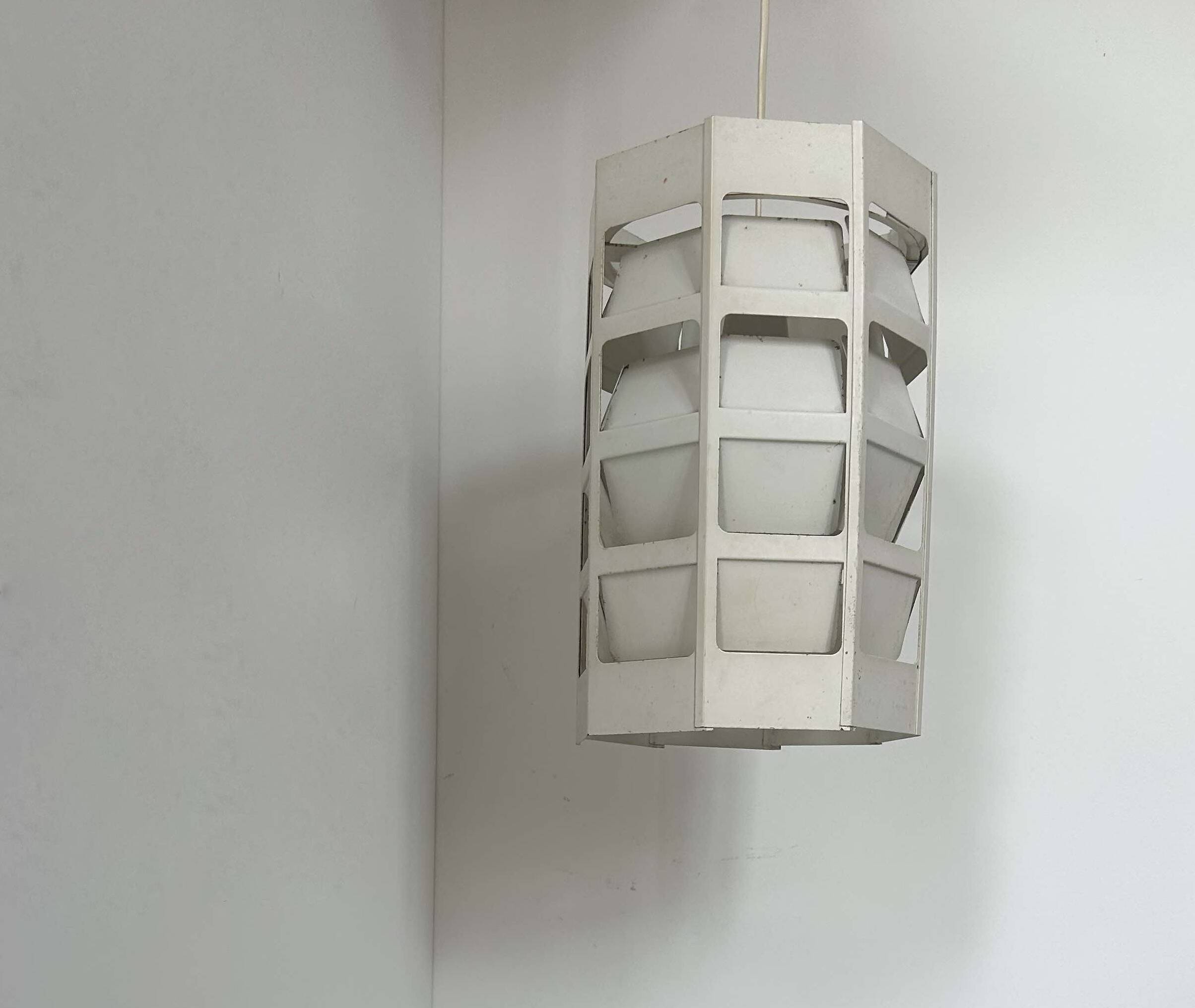 Vintage pendant light by Poul Gernes, matt white lacquered metal, by Poulsen Denmark 1960.