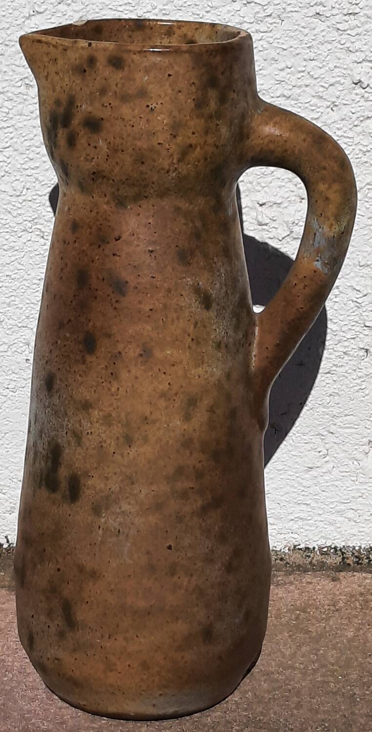 Ceramic vase (or pitcher), signed. (Agnès Escala, Vallauris)