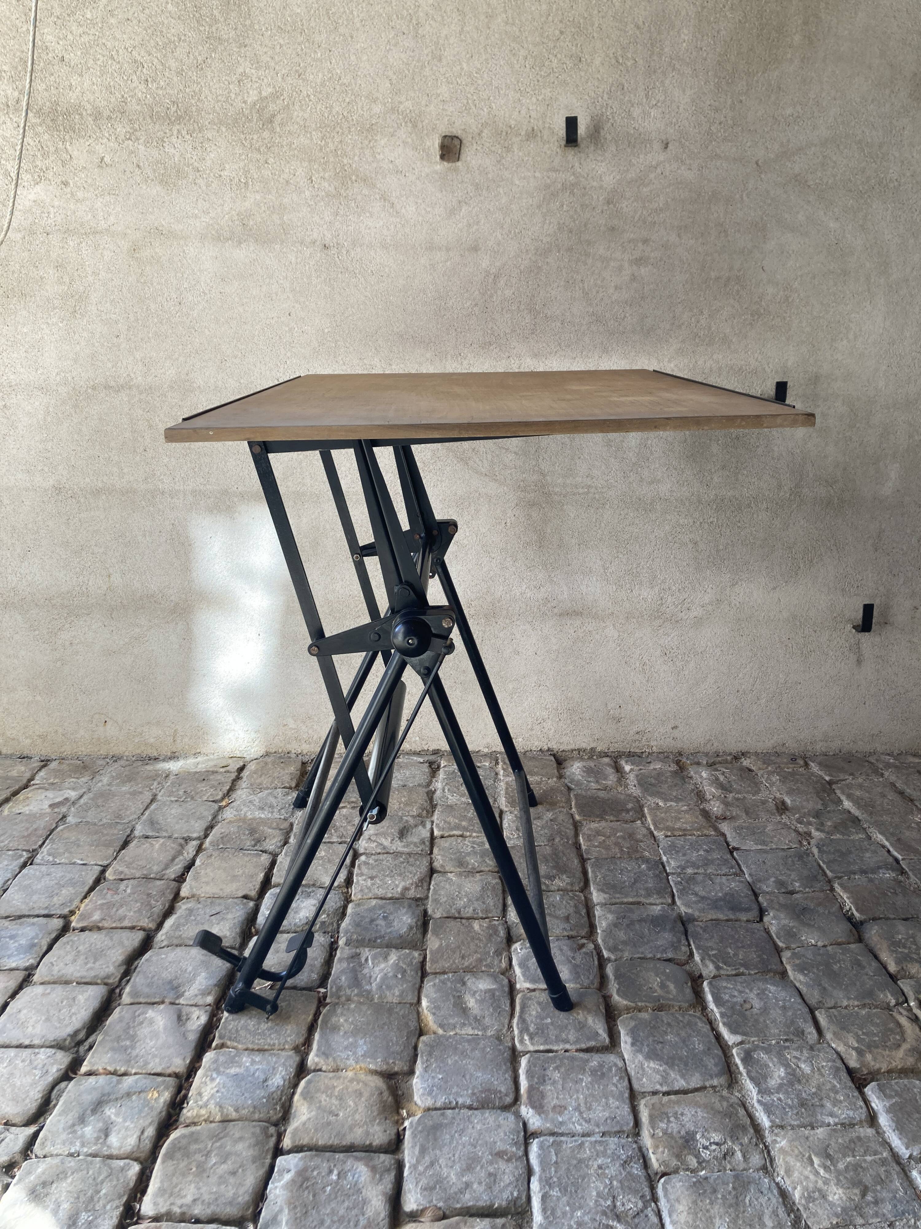 Drawing table