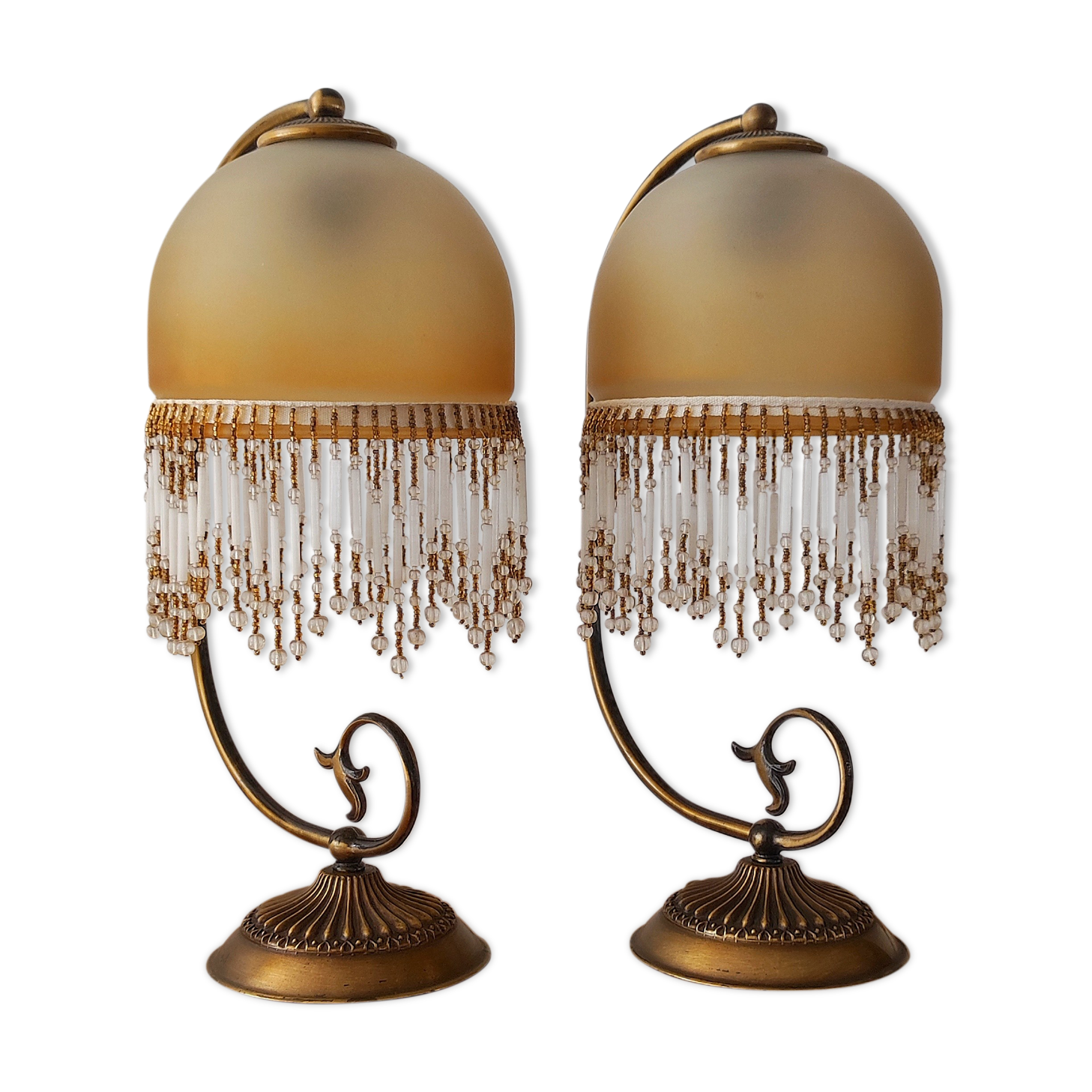 Pair of bedside lamps with grapevines